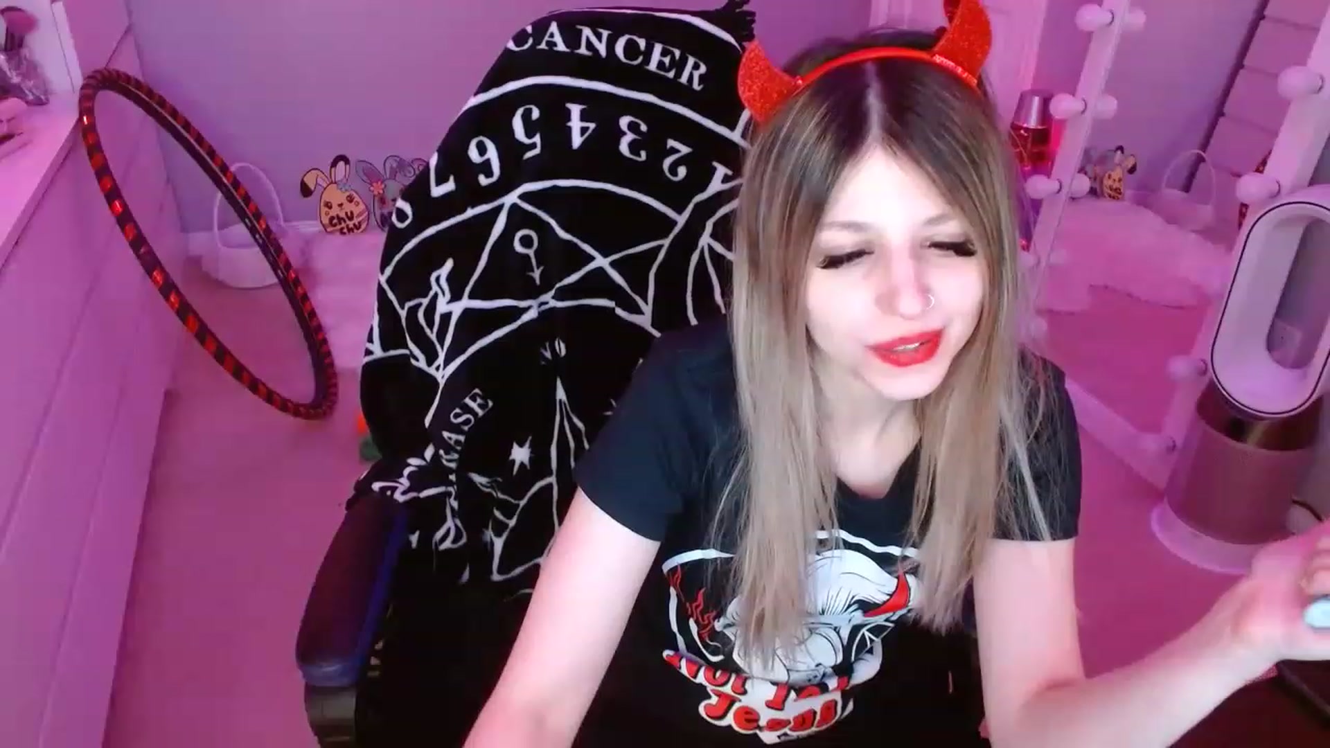Gallery image thumbnail from Serafina's myfreecams stream on, 04/09/2023, 10:40 image 18 of 20