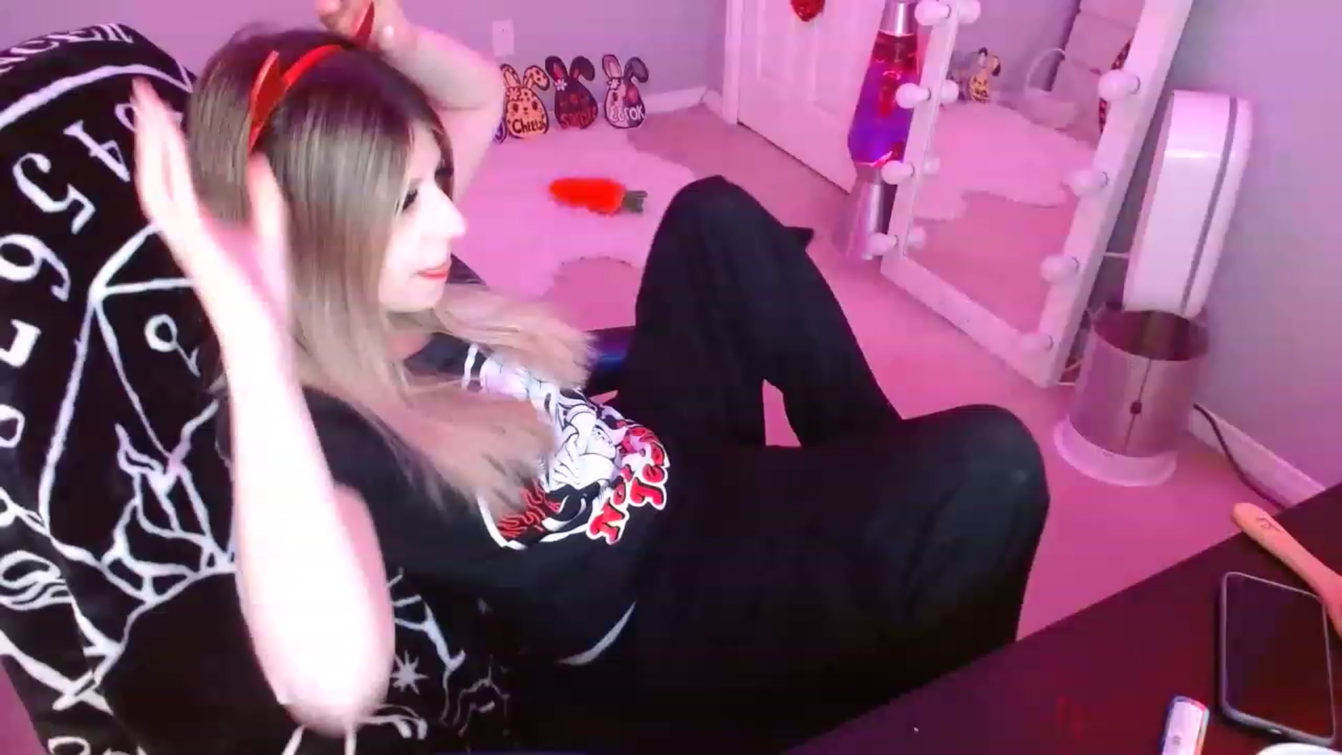 Gallery image thumbnail from Serafina's myfreecams stream on, 04/09/2023, 10:40 image 11 of 20