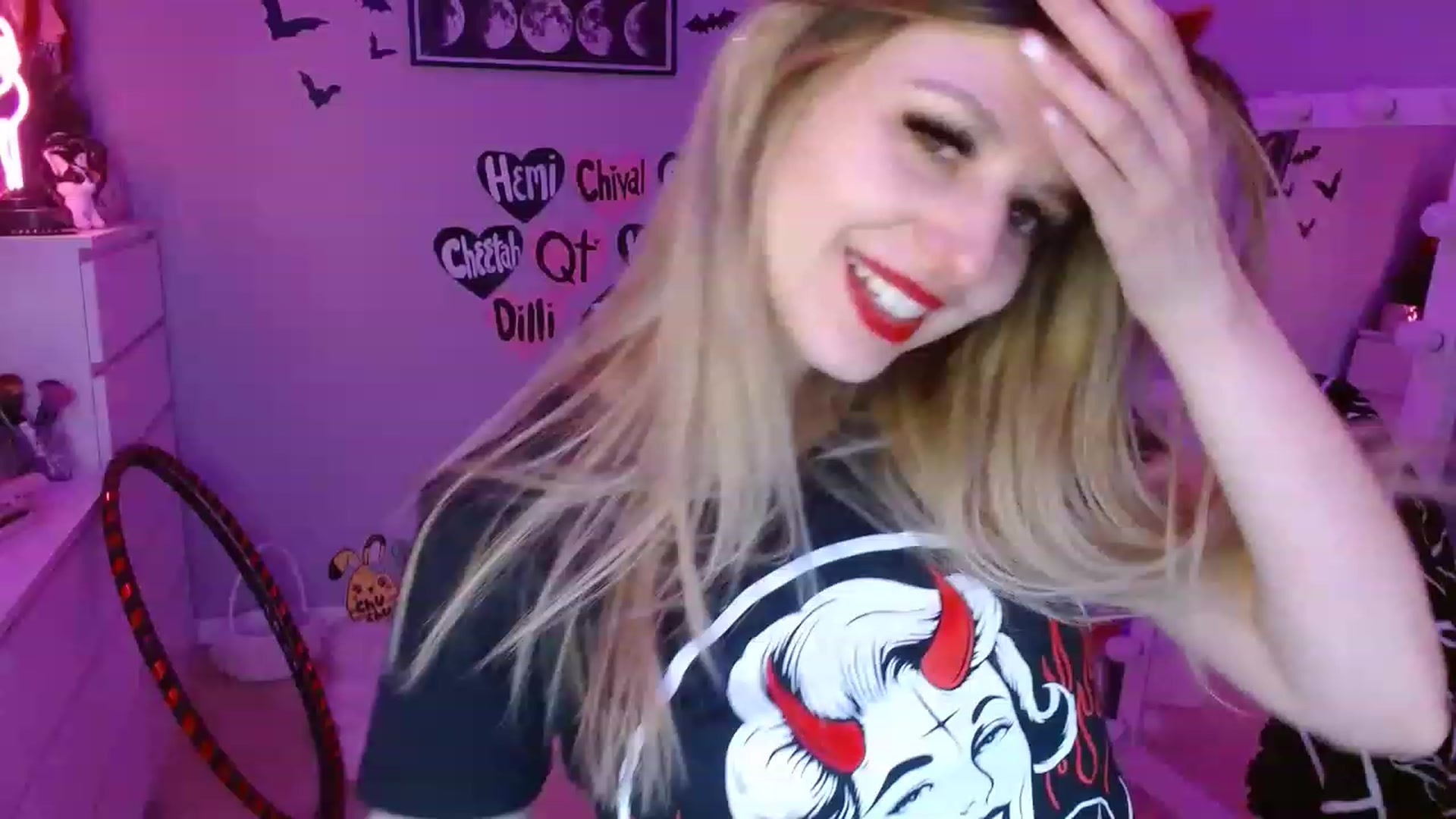 Gallery image thumbnail from Serafina's myfreecams stream on, 04/09/2023, 10:40 image 17 of 20
