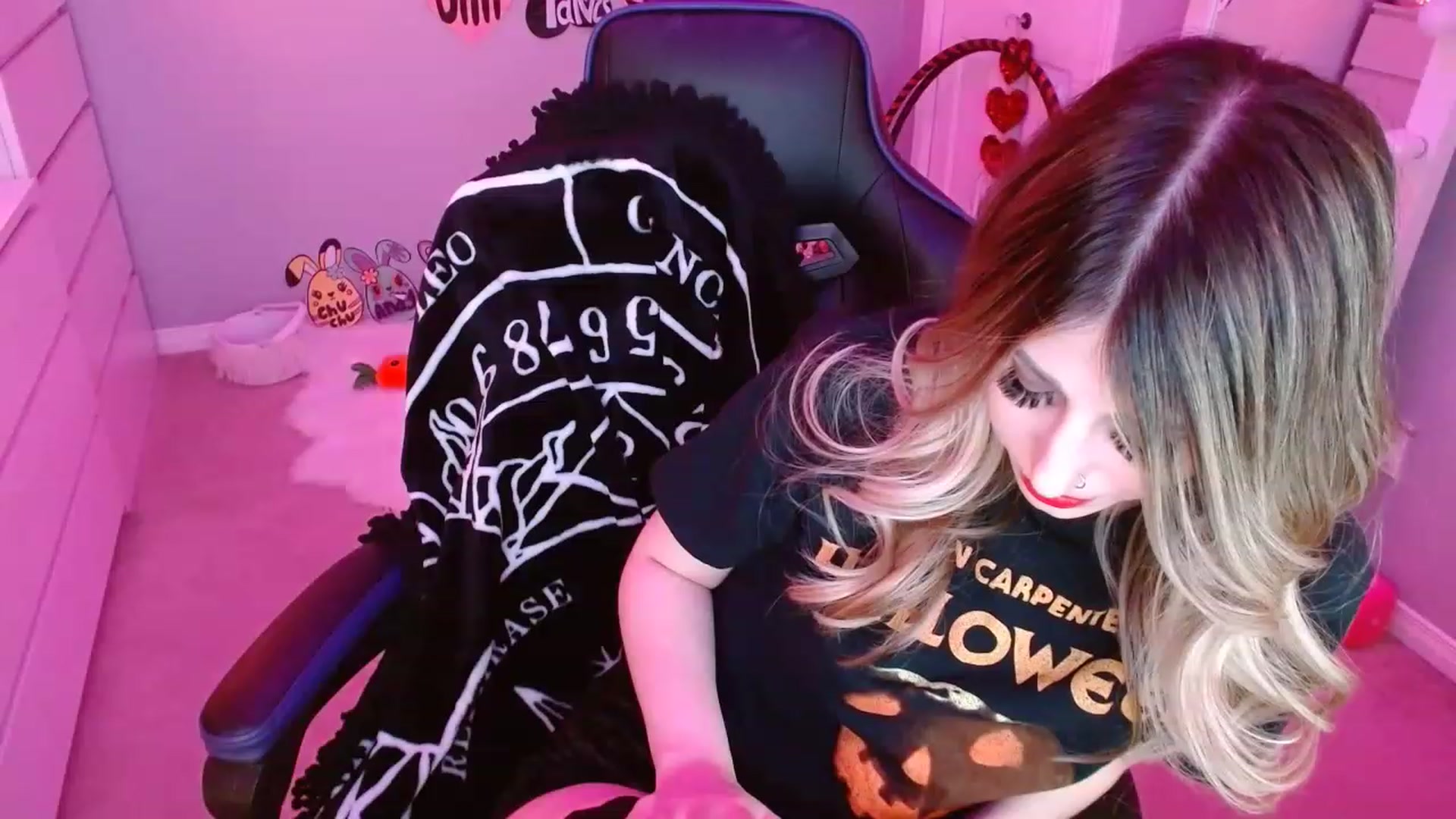 Gallery image thumbnail from Serafina's myfreecams stream on, 04/16/2023, 06:54 image 10 of 20