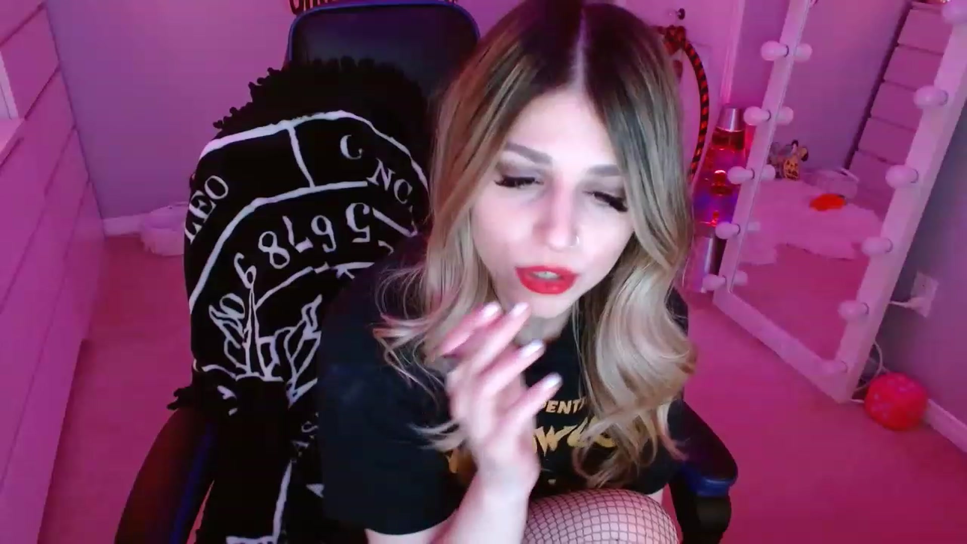 Gallery image thumbnail from Serafina's myfreecams stream on, 04/16/2023, 06:54 image 12 of 20