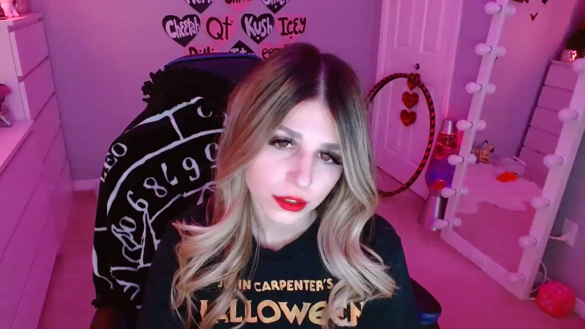 Gallery image thumbnail from Serafina's myfreecams stream on, 04/16/2023, 06:54 image 1 of 20