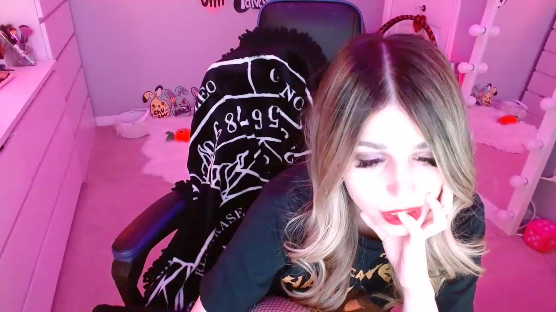 Gallery image thumbnail from Serafina's myfreecams stream on, 04/16/2023, 06:54 image 14 of 20