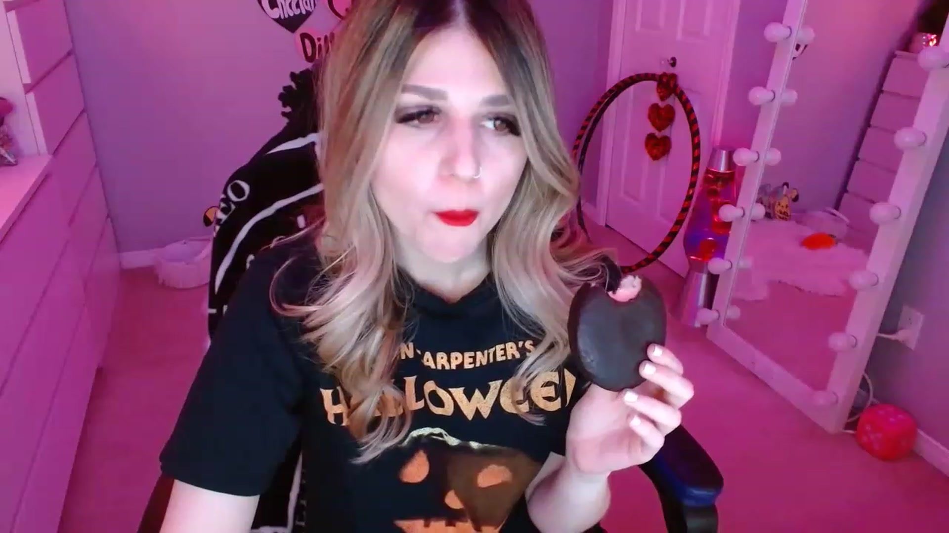 Gallery image thumbnail from Serafina's myfreecams stream on, 04/16/2023, 06:54 image 4 of 20