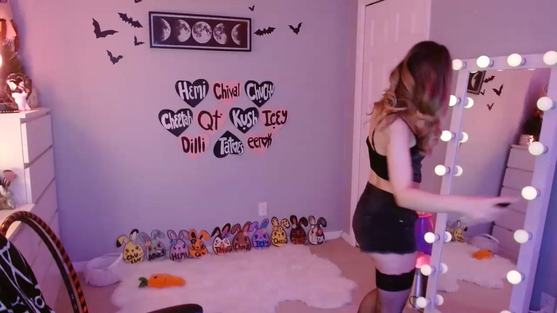 Gallery image thumbnail from Serafina's myfreecams stream on, 04/17/2023, 01:44 image 2 of 20