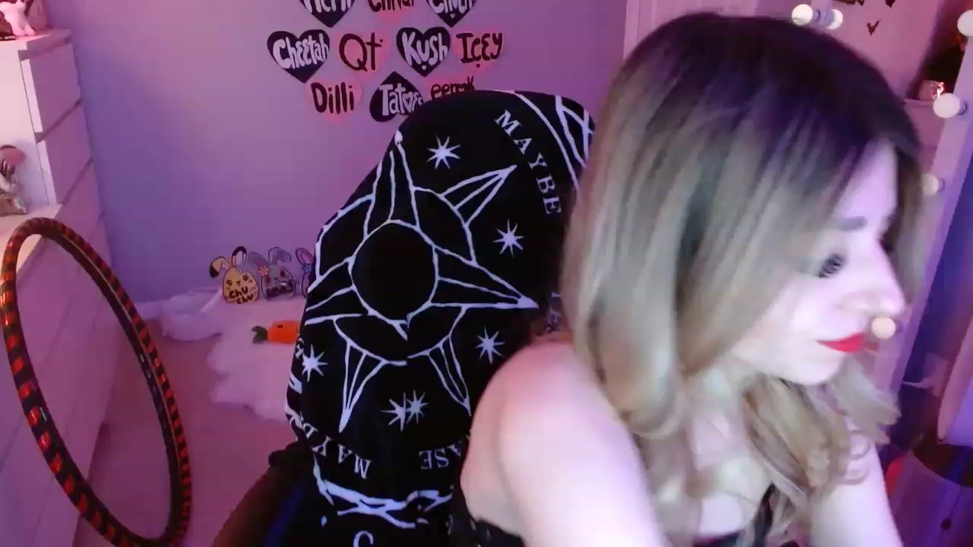 Gallery image thumbnail from Serafina's myfreecams stream on, 04/17/2023, 01:44 image 1 of 20