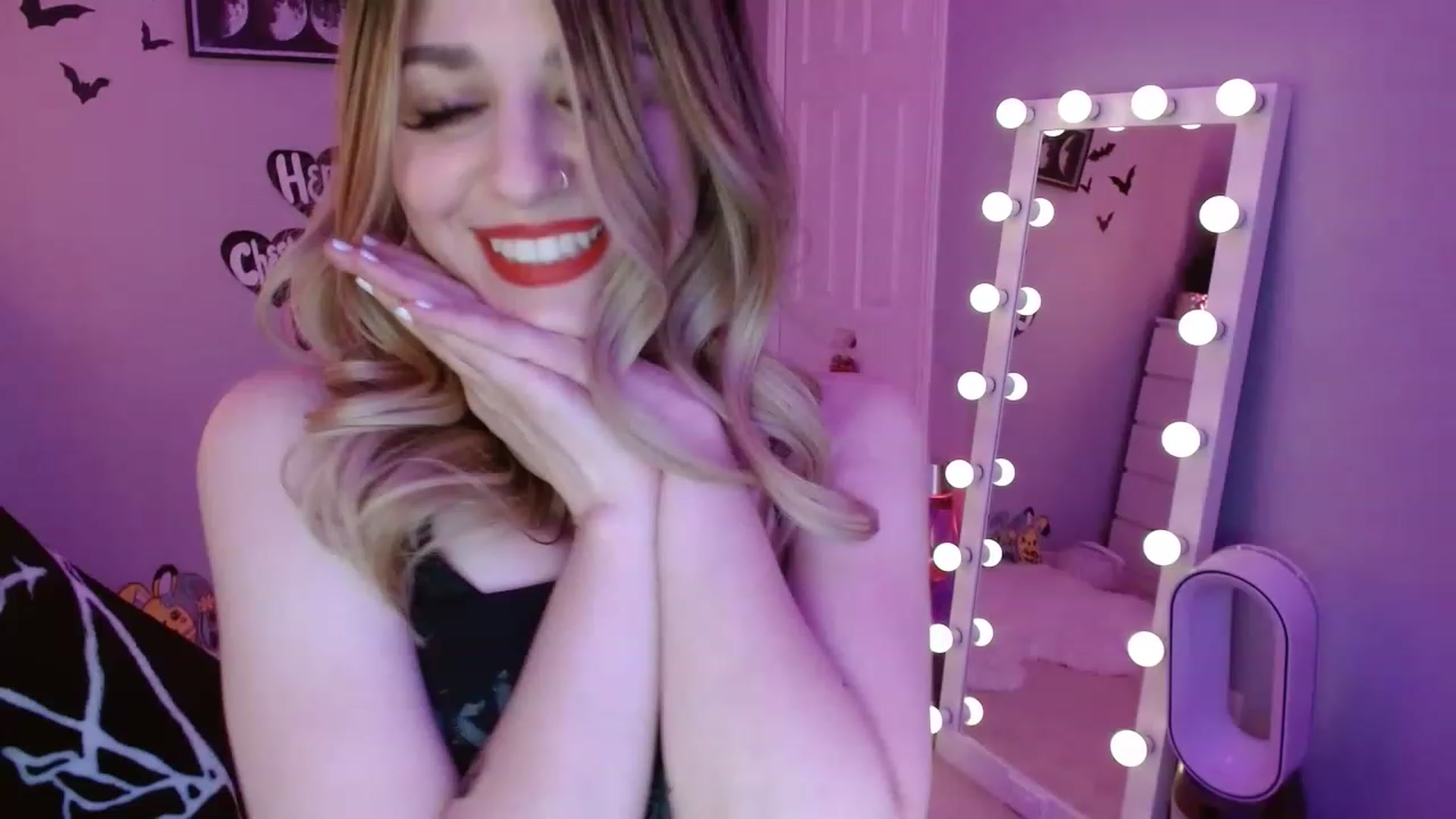 Gallery image thumbnail from Serafina's myfreecams stream on, 04/17/2023, 05:24 image 10 of 20