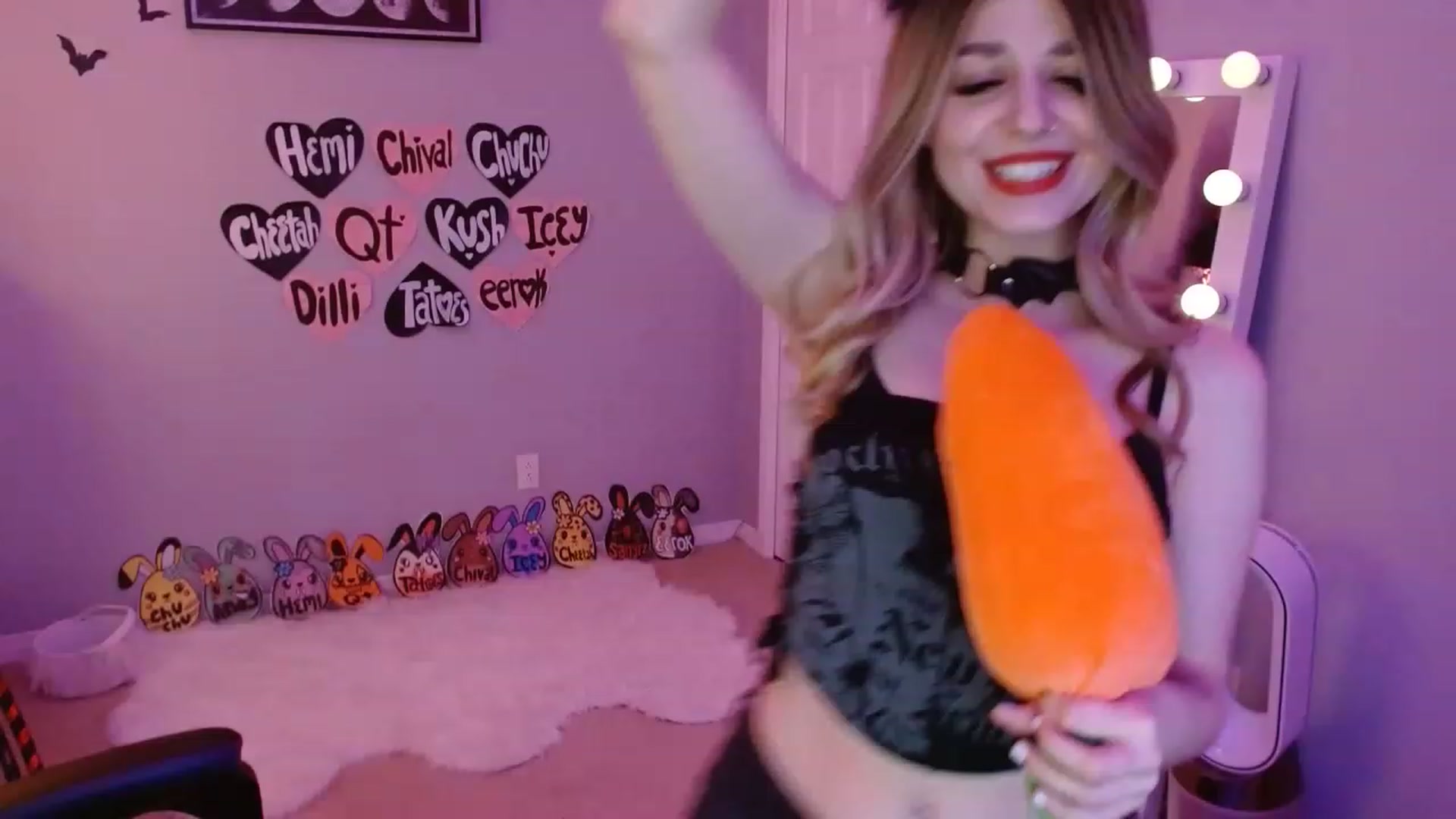 Gallery image thumbnail from Serafina's myfreecams stream on, 04/17/2023, 05:24 image 8 of 20