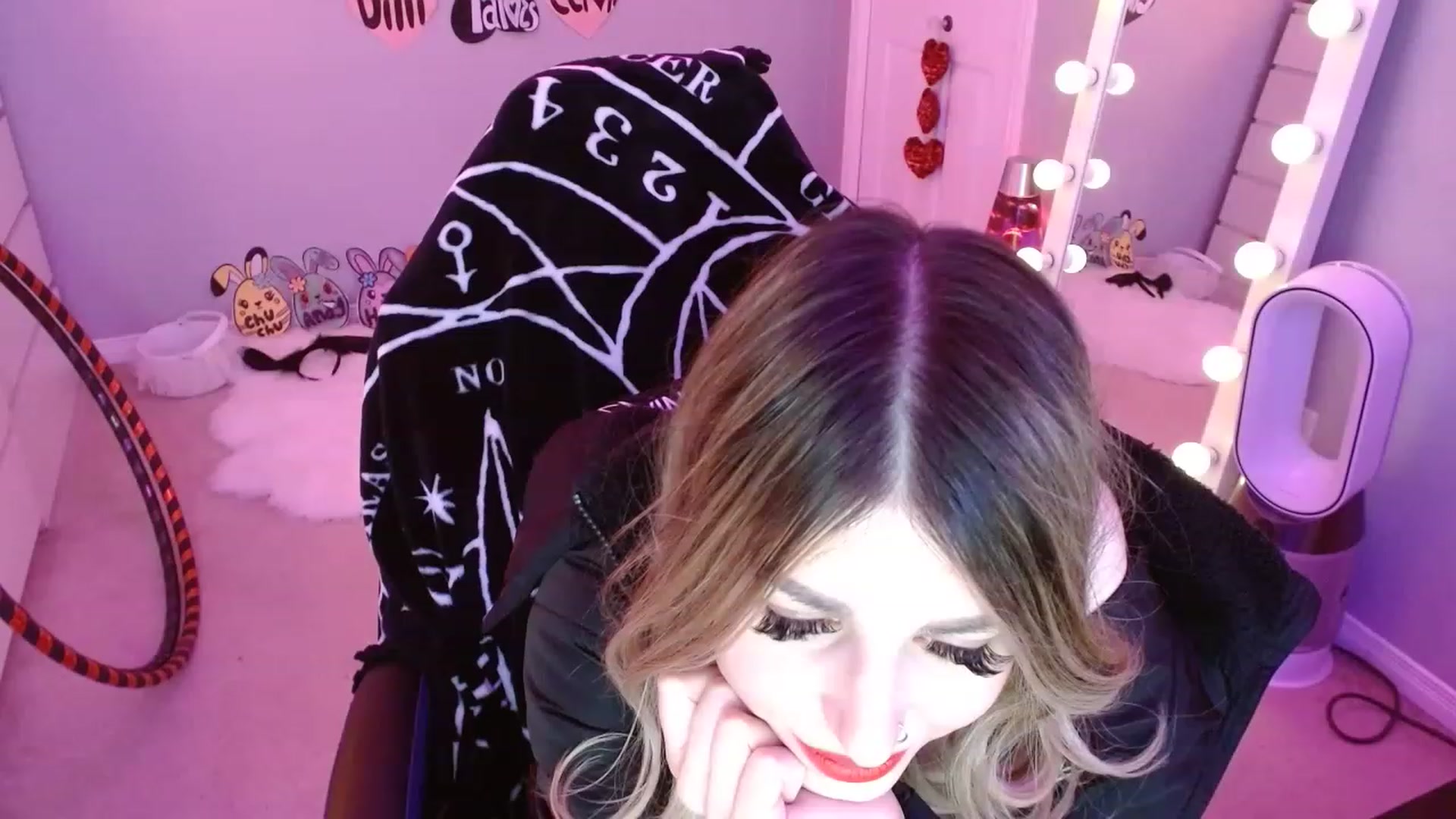 Gallery image thumbnail from Serafina's myfreecams stream on, 04/17/2023, 06:07 image 19 of 20