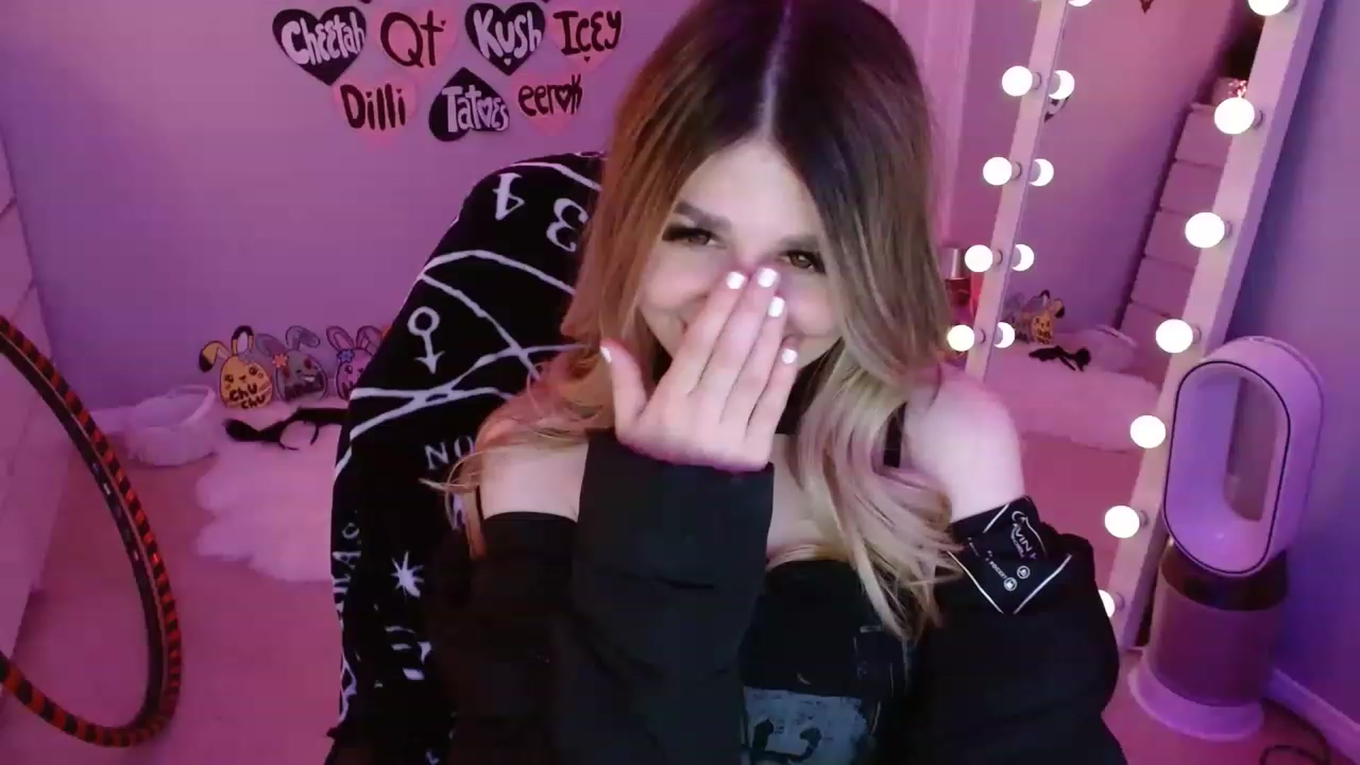 Gallery image thumbnail from Serafina's myfreecams stream on, 04/17/2023, 06:07 image 11 of 20
