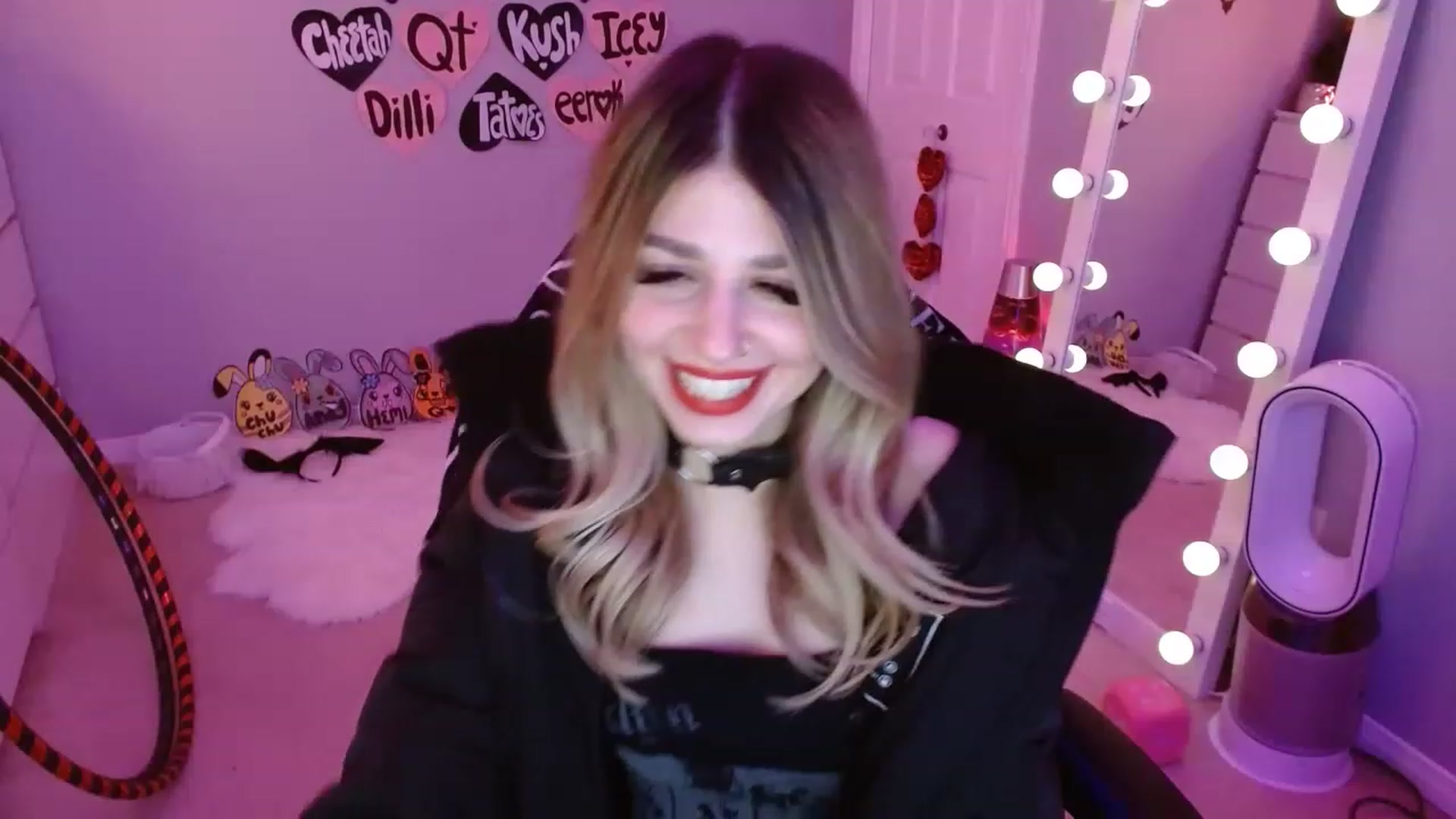 Gallery image thumbnail from Serafina's myfreecams stream on, 04/17/2023, 06:07 image 17 of 20