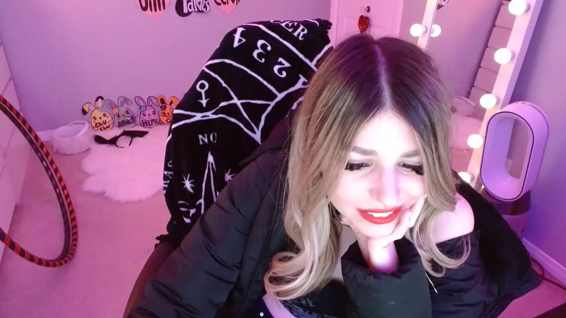 Gallery image thumbnail from Serafina's myfreecams stream on, 04/17/2023, 06:07 image 18 of 20