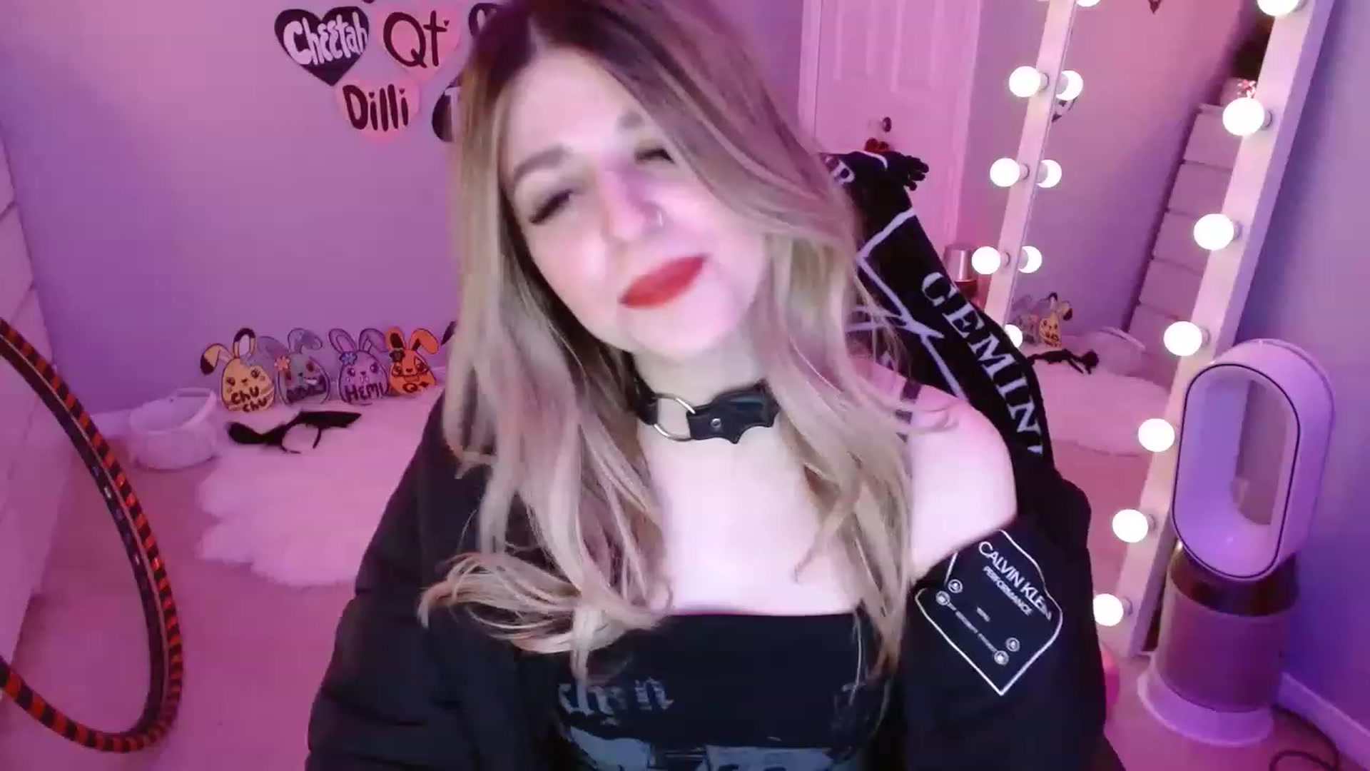 Gallery image thumbnail from Serafina's myfreecams stream on, 04/17/2023, 06:07 image 15 of 20