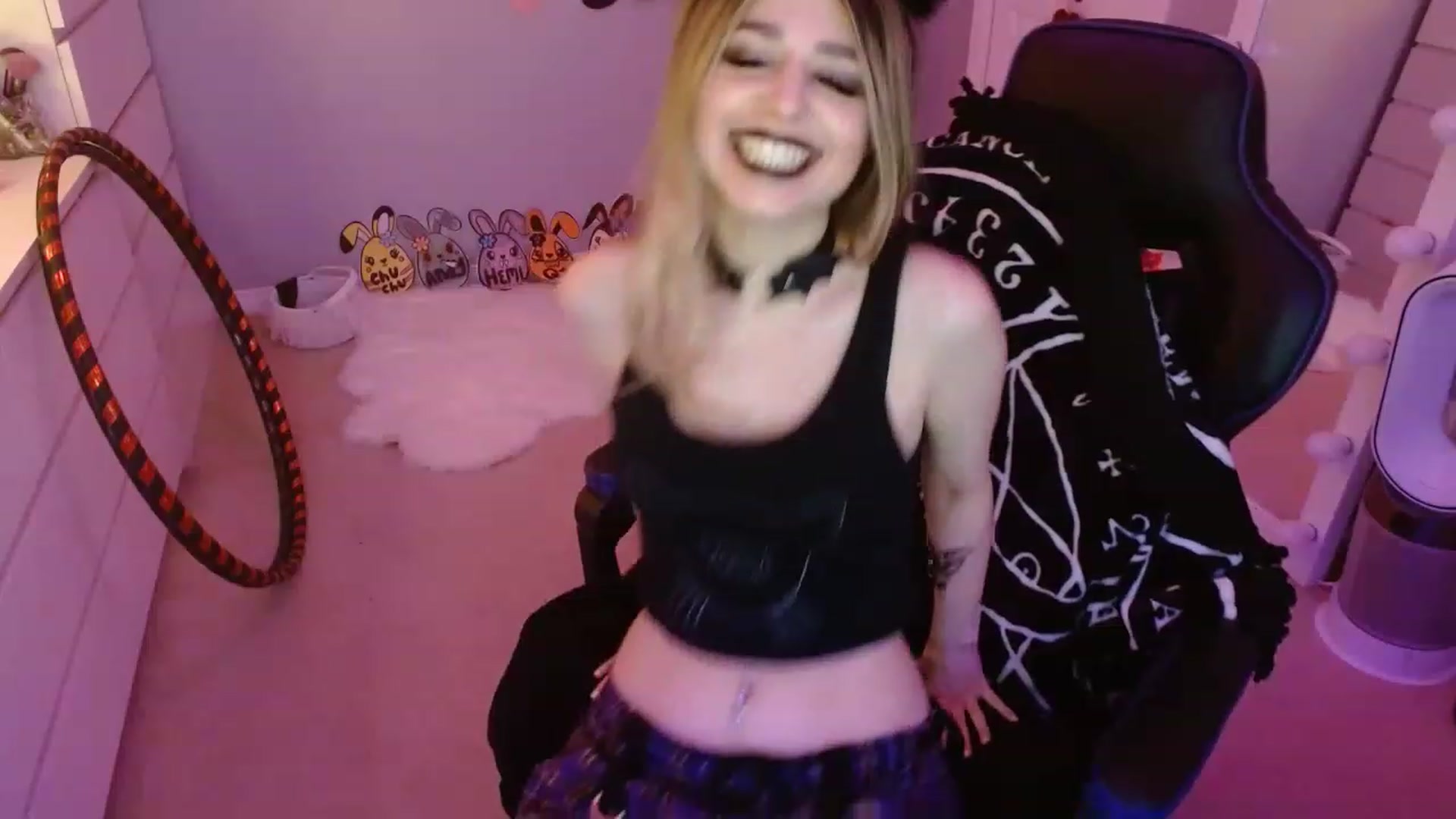 Gallery image thumbnail from Serafina's myfreecams stream on, 04/18/2023, 04:05 image 11 of 20