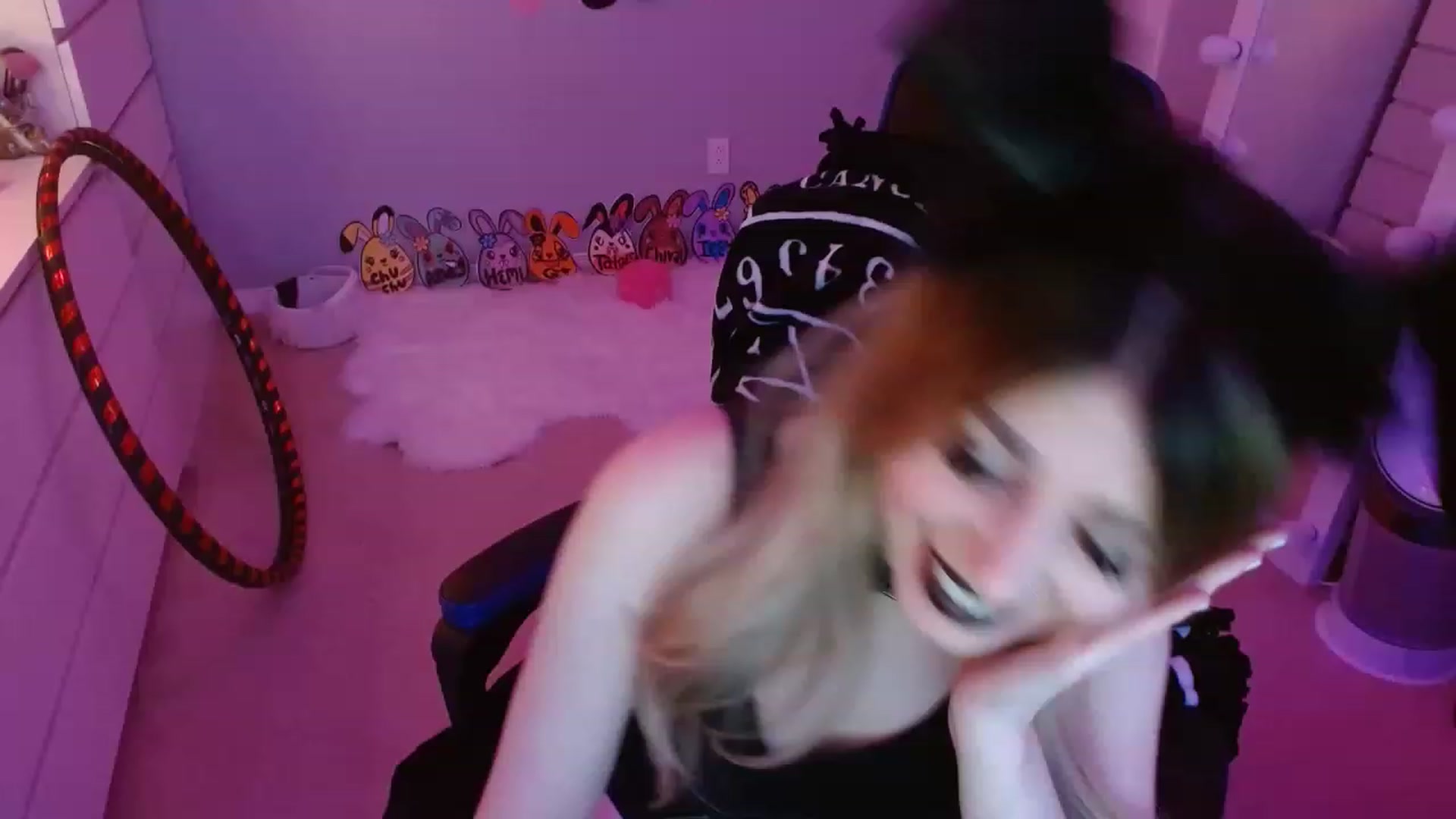 Gallery image thumbnail from Serafina's myfreecams stream on, 04/18/2023, 04:05 image 10 of 20