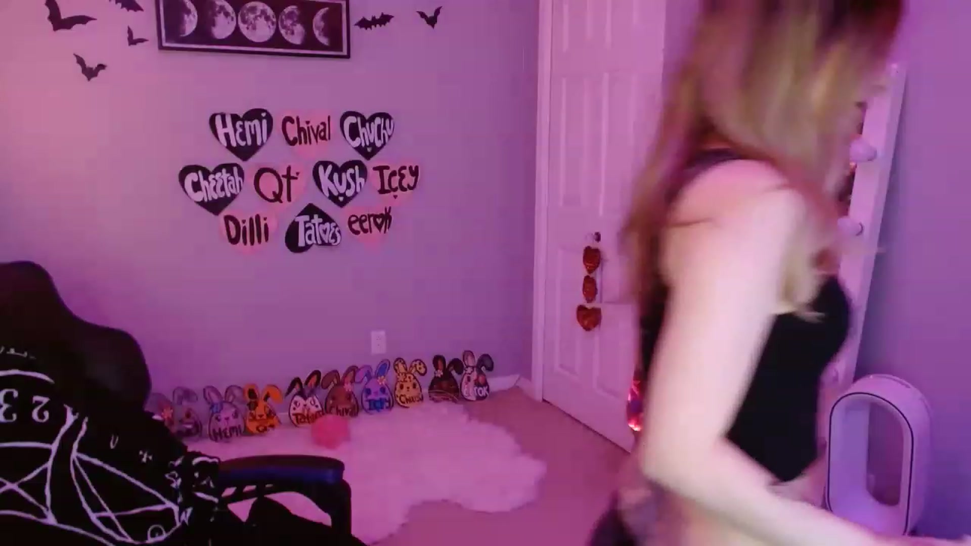 Gallery image thumbnail from Serafina's myfreecams stream on, 04/18/2023, 04:05 image 13 of 20