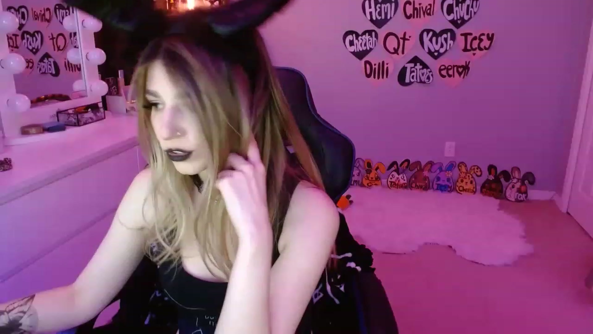 Gallery image thumbnail from Serafina's myfreecams stream on, 04/18/2023, 06:31 image 17 of 20