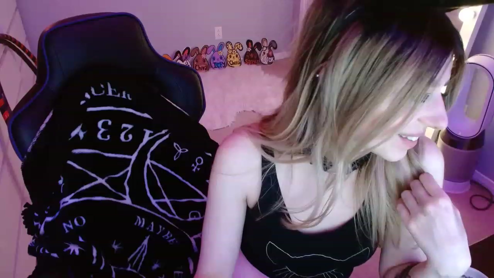 Gallery image thumbnail from Serafina's myfreecams stream on, 04/18/2023, 08:12 image 4 of 20