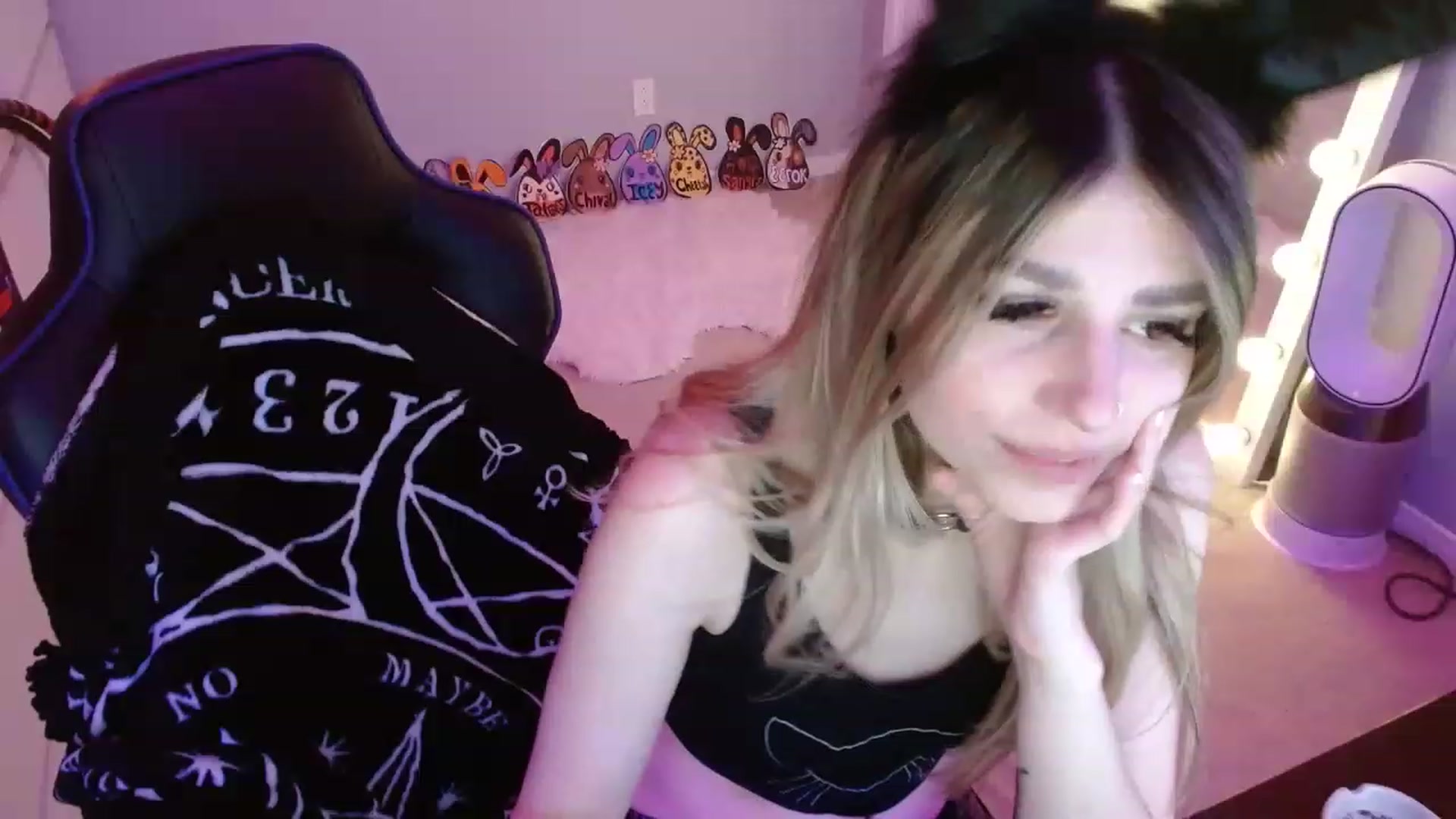 Gallery image thumbnail from Serafina's myfreecams stream on, 04/18/2023, 08:12 image 5 of 20