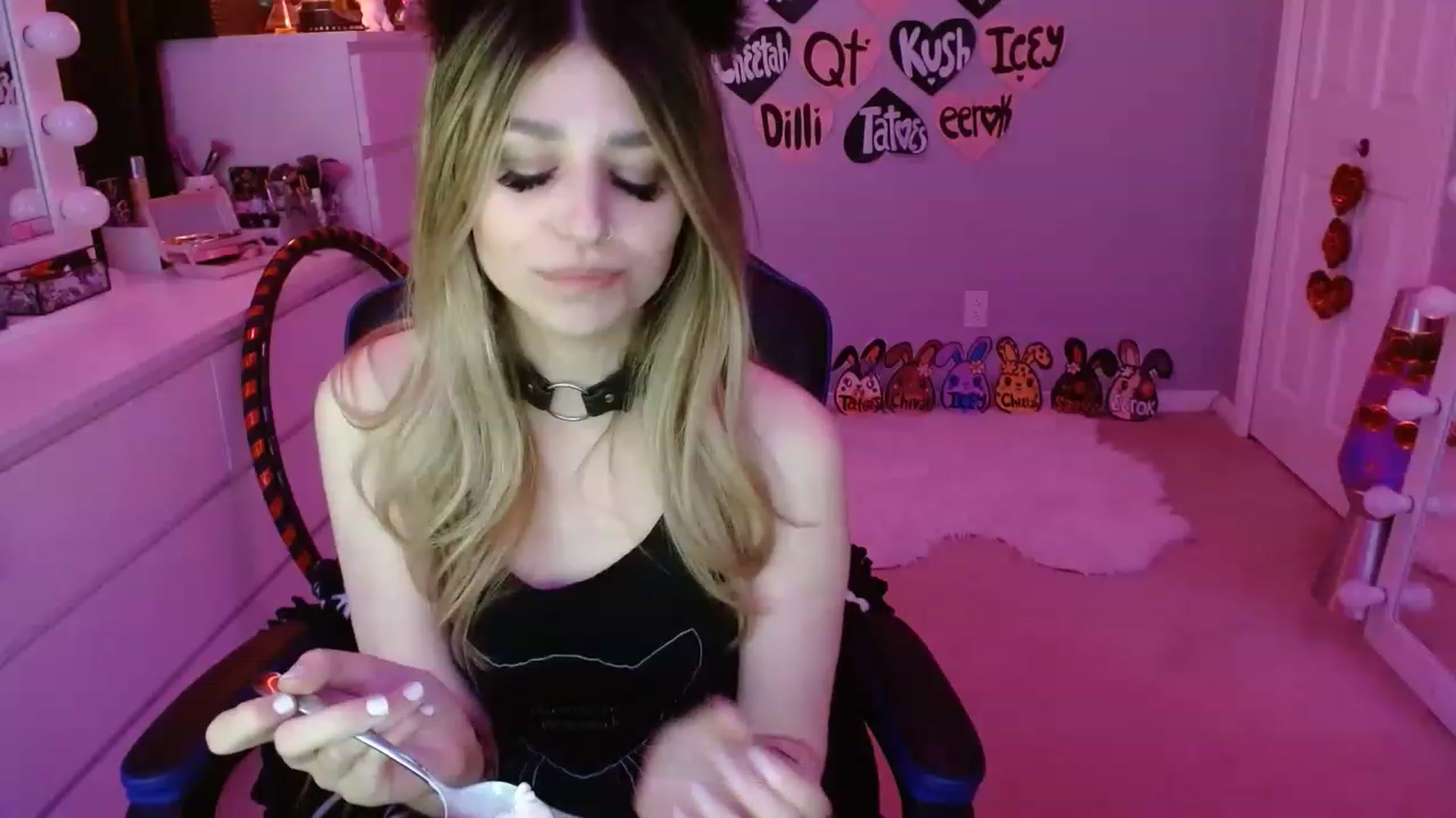 Gallery image thumbnail from Serafina's myfreecams stream on, 04/18/2023, 08:12 image 17 of 20