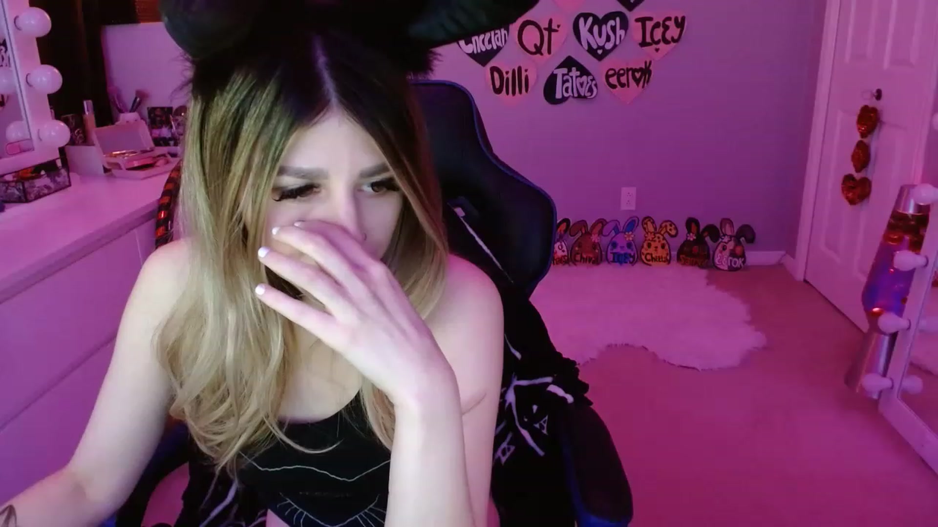 Gallery image thumbnail from Serafina's myfreecams stream on, 04/18/2023, 08:12 image 18 of 20