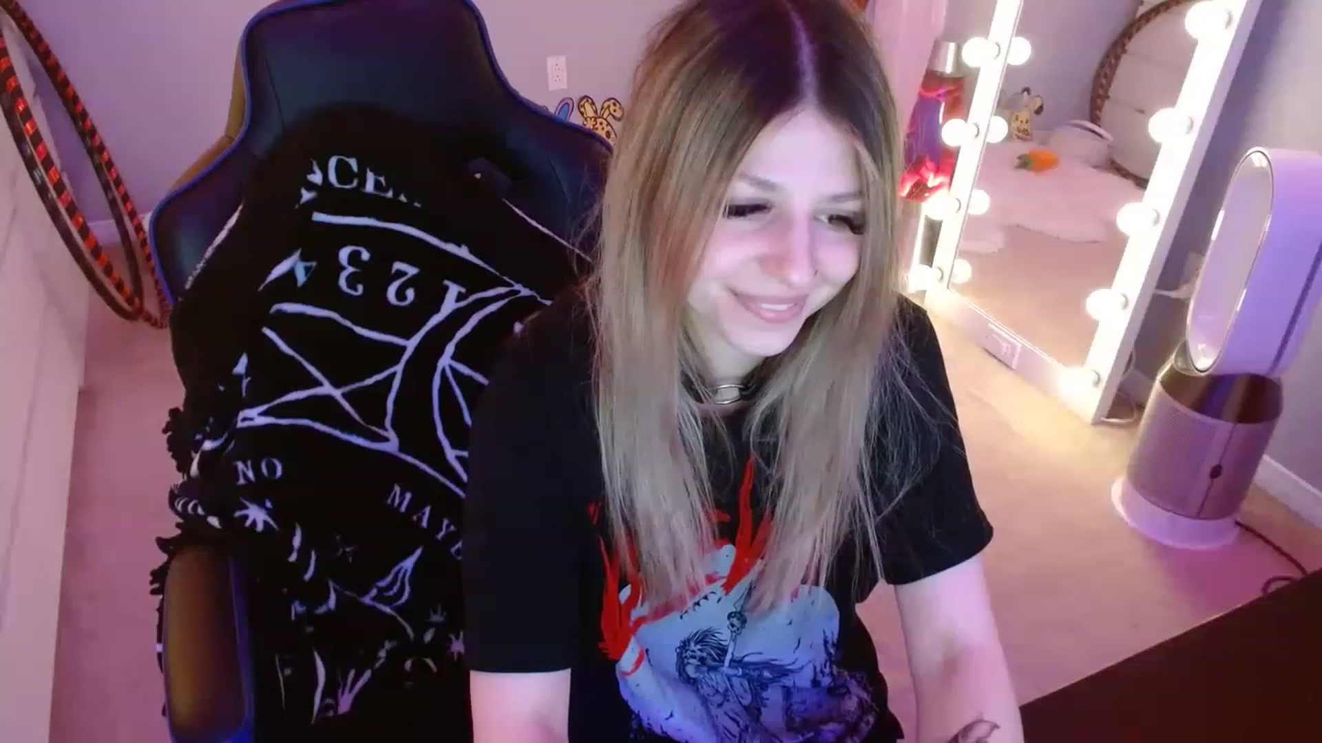 Gallery image thumbnail from Serafina's myfreecams stream on, 04/19/2023, 05:23 image 15 of 20