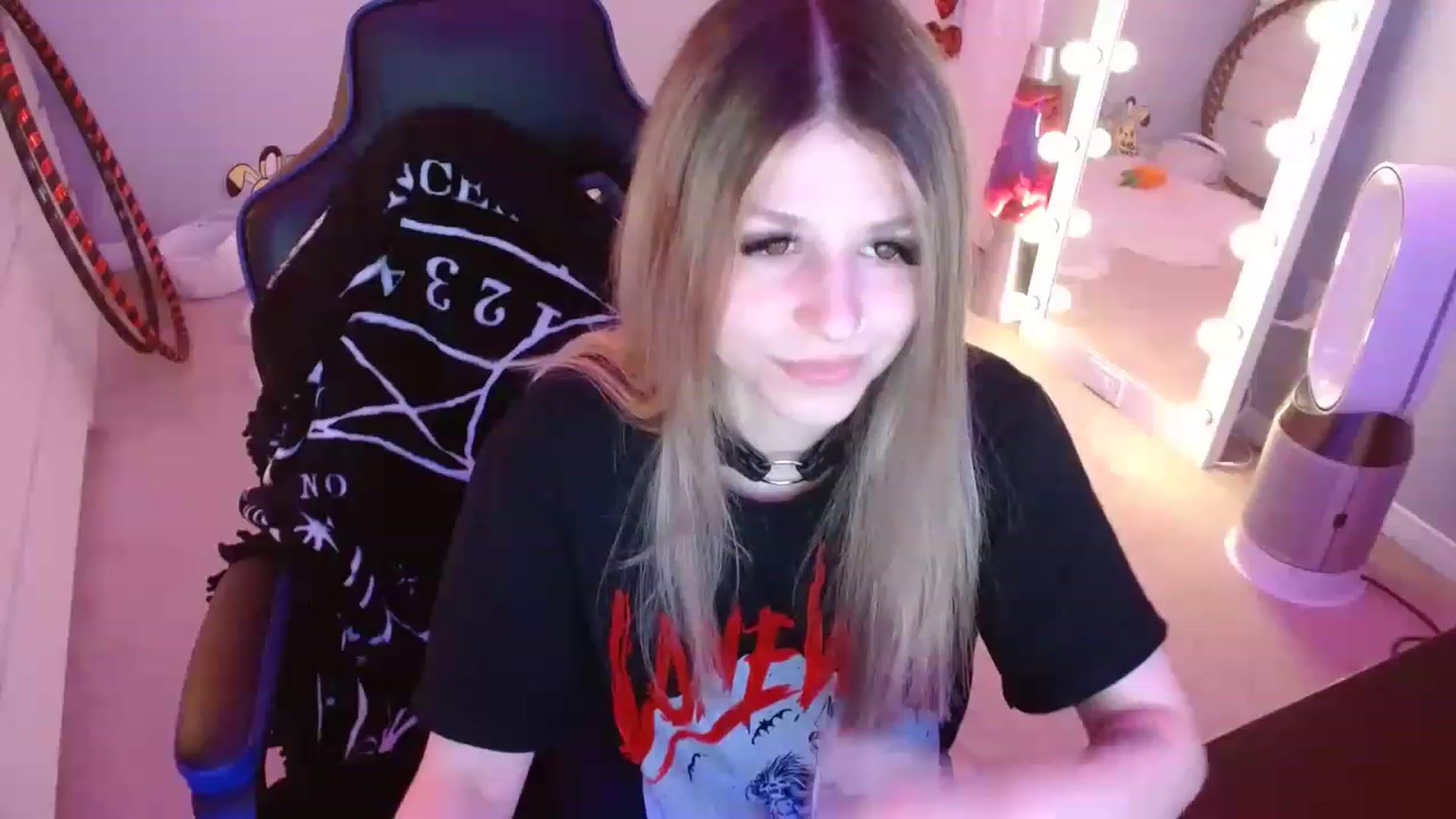 Gallery image thumbnail from Serafina's myfreecams stream on, 04/19/2023, 05:23 image 7 of 20