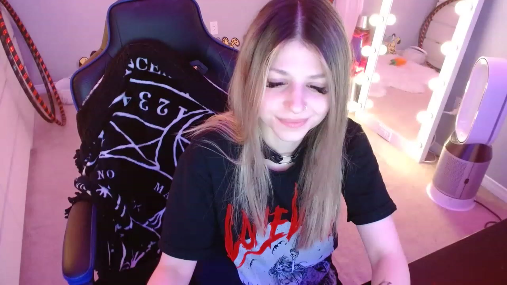 Gallery image thumbnail from Serafina's myfreecams stream on, 04/19/2023, 05:23 image 6 of 20