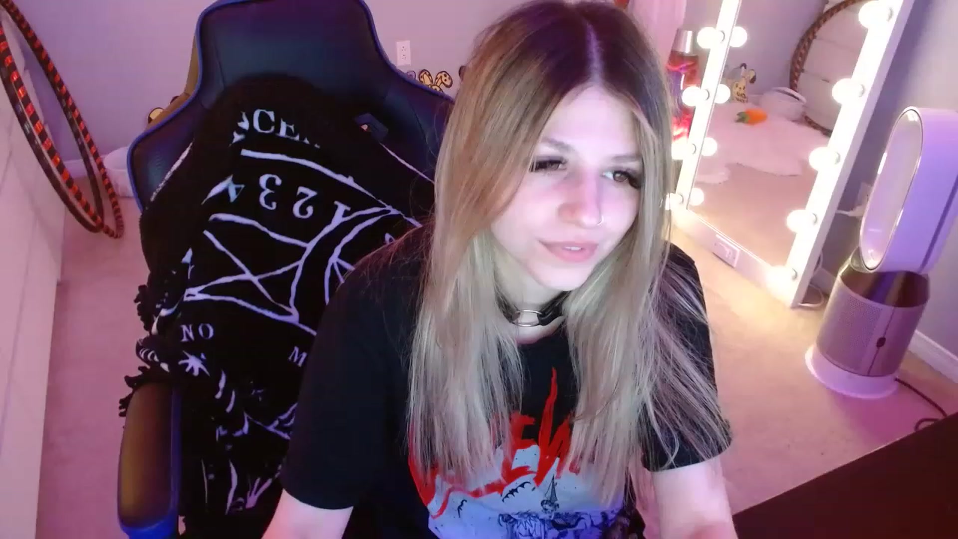 Gallery image thumbnail from Serafina's myfreecams stream on, 04/19/2023, 05:23 image 11 of 20