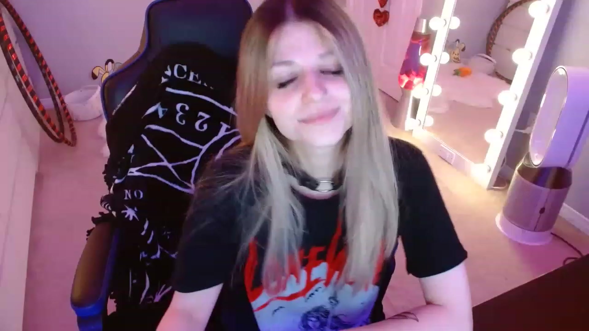Gallery image thumbnail from Serafina's myfreecams stream on, 04/19/2023, 05:23 image 2 of 20