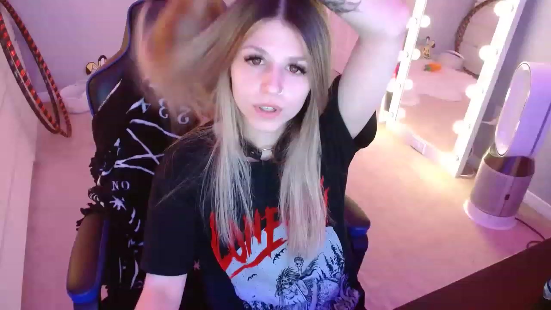 Gallery image thumbnail from Serafina's myfreecams stream on, 04/19/2023, 05:23 image 3 of 20