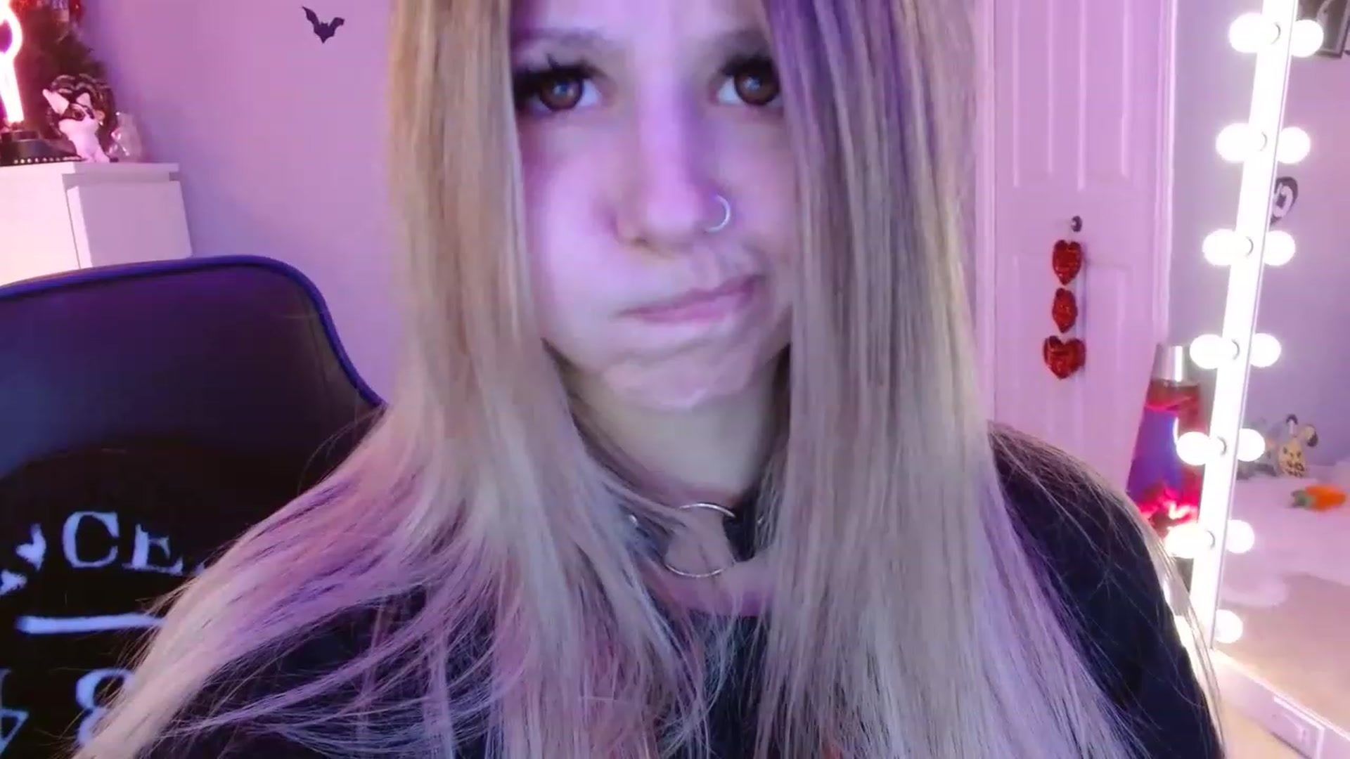 Gallery image thumbnail from Serafina's myfreecams stream on, 04/19/2023, 05:23 image 16 of 20