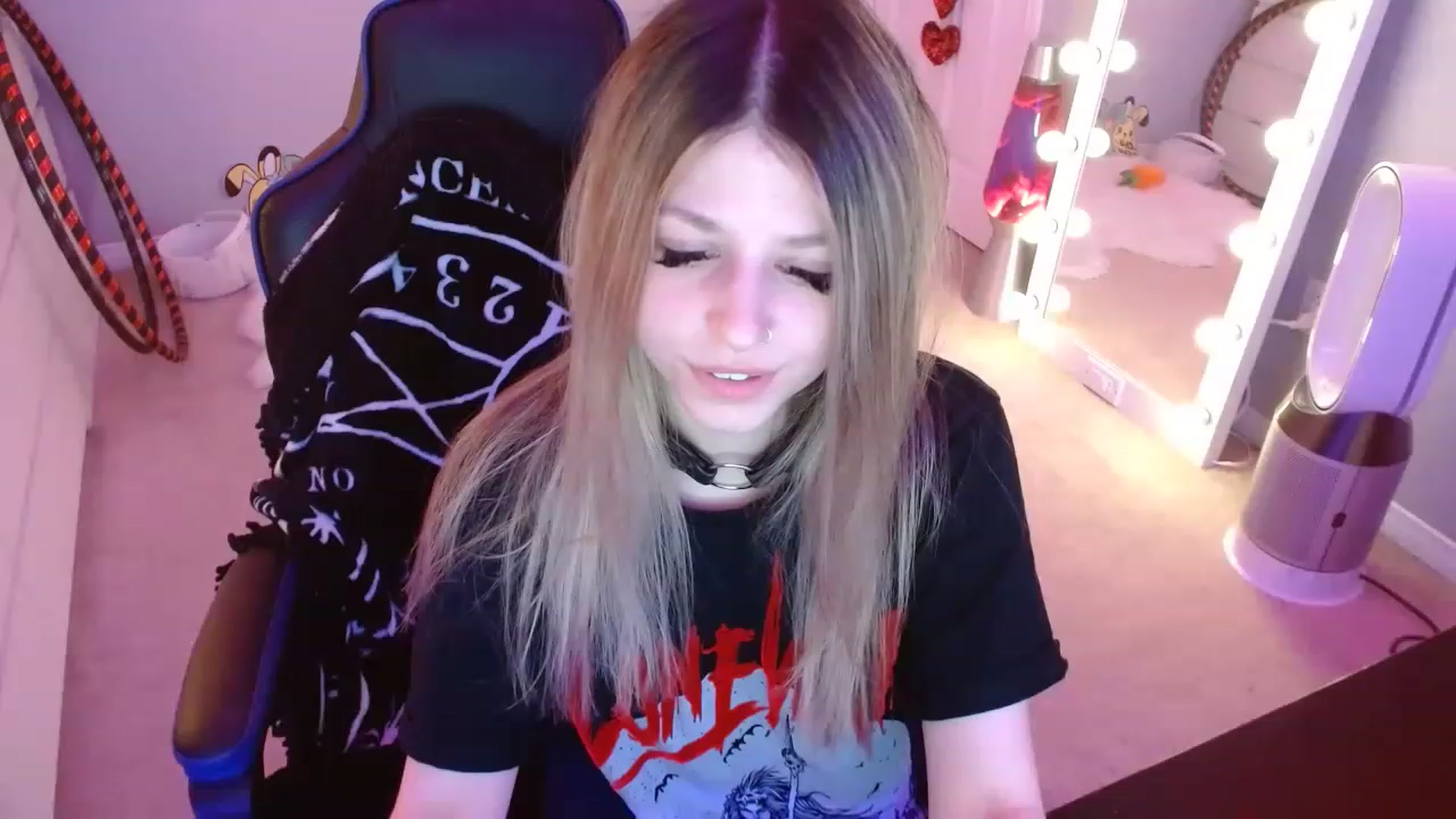 Gallery image thumbnail from Serafina's myfreecams stream on, 04/19/2023, 05:23 image 9 of 20
