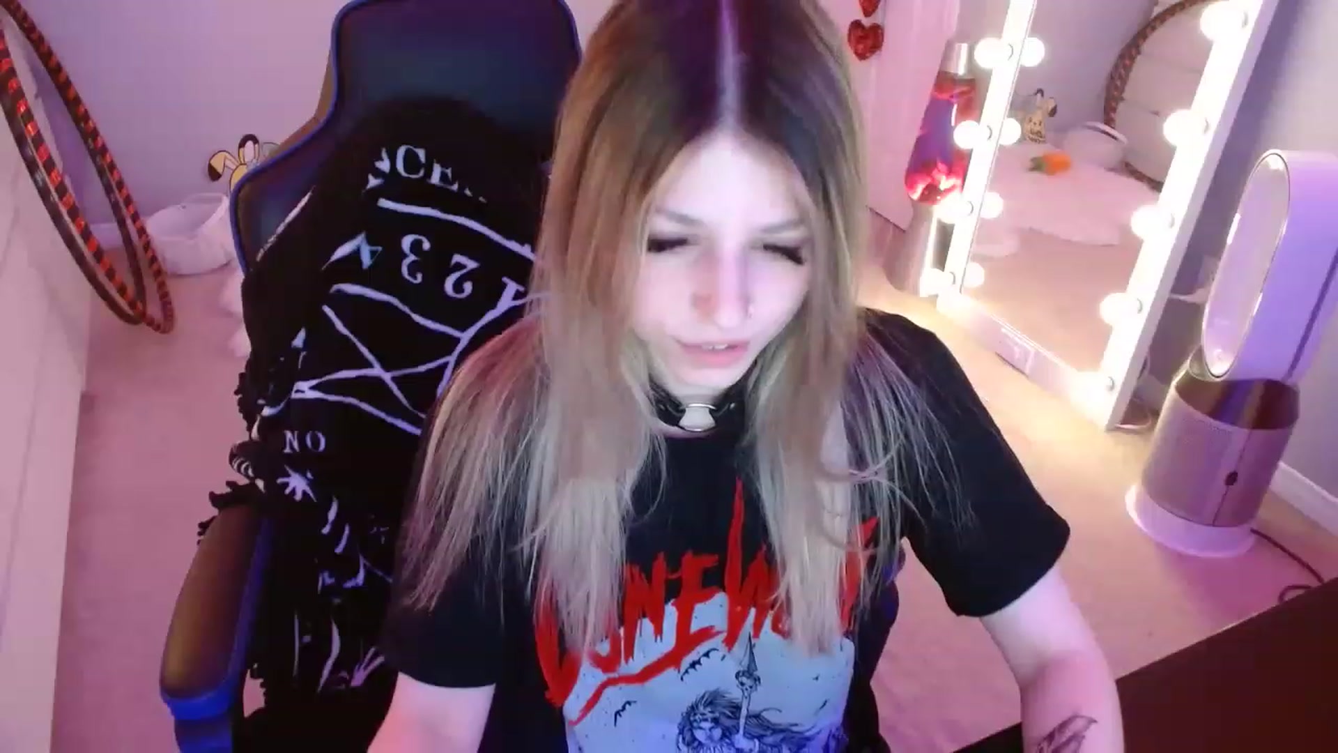 Gallery image thumbnail from Serafina's myfreecams stream on, 04/19/2023, 05:23 image 8 of 20