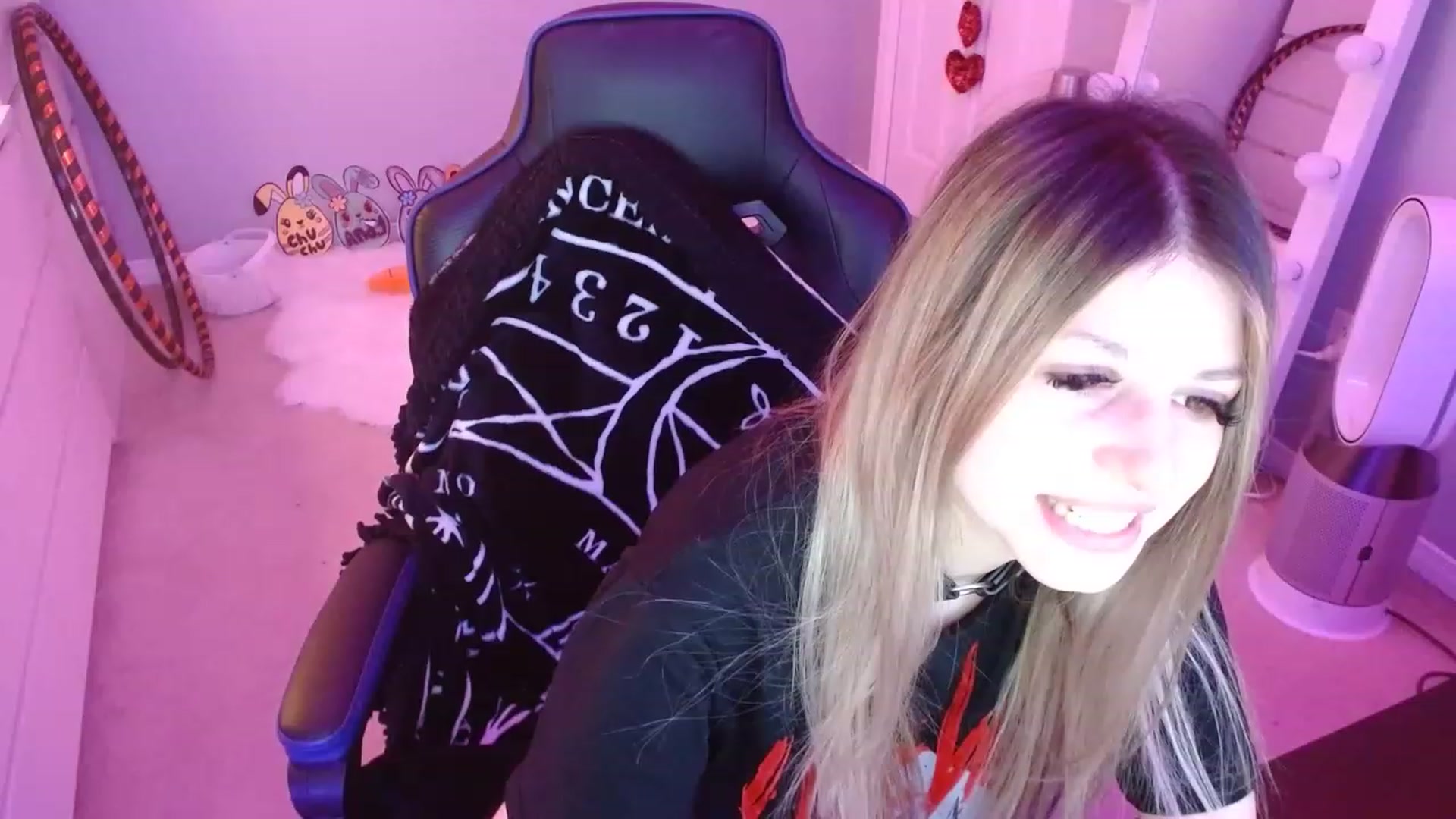 Gallery image thumbnail from Serafina's myfreecams stream on, 04/19/2023, 07:01 image 3 of 20