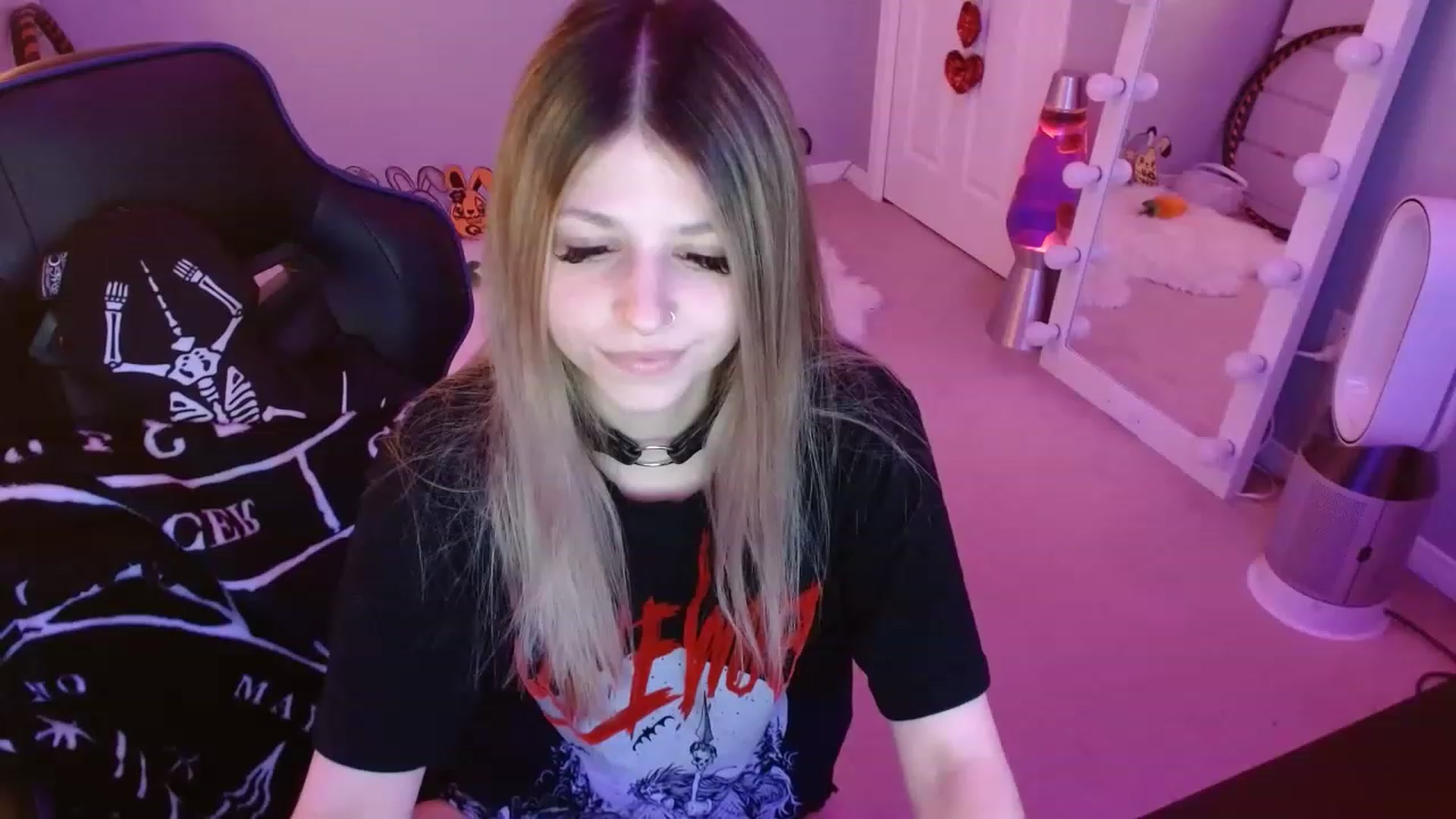 Gallery image thumbnail from Serafina's myfreecams stream on, 04/19/2023, 07:01 image 13 of 20