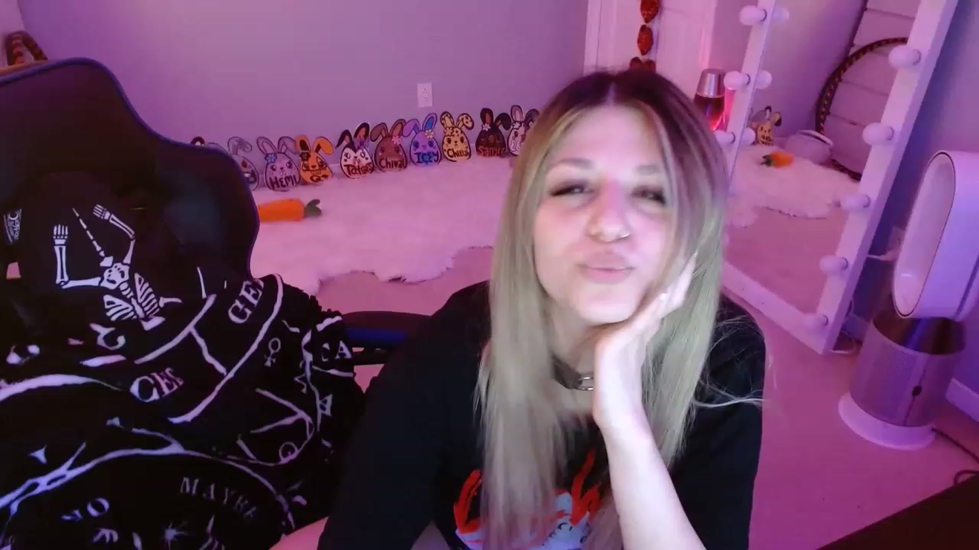 Gallery image thumbnail from Serafina's myfreecams stream on, 04/19/2023, 07:01 image 18 of 20