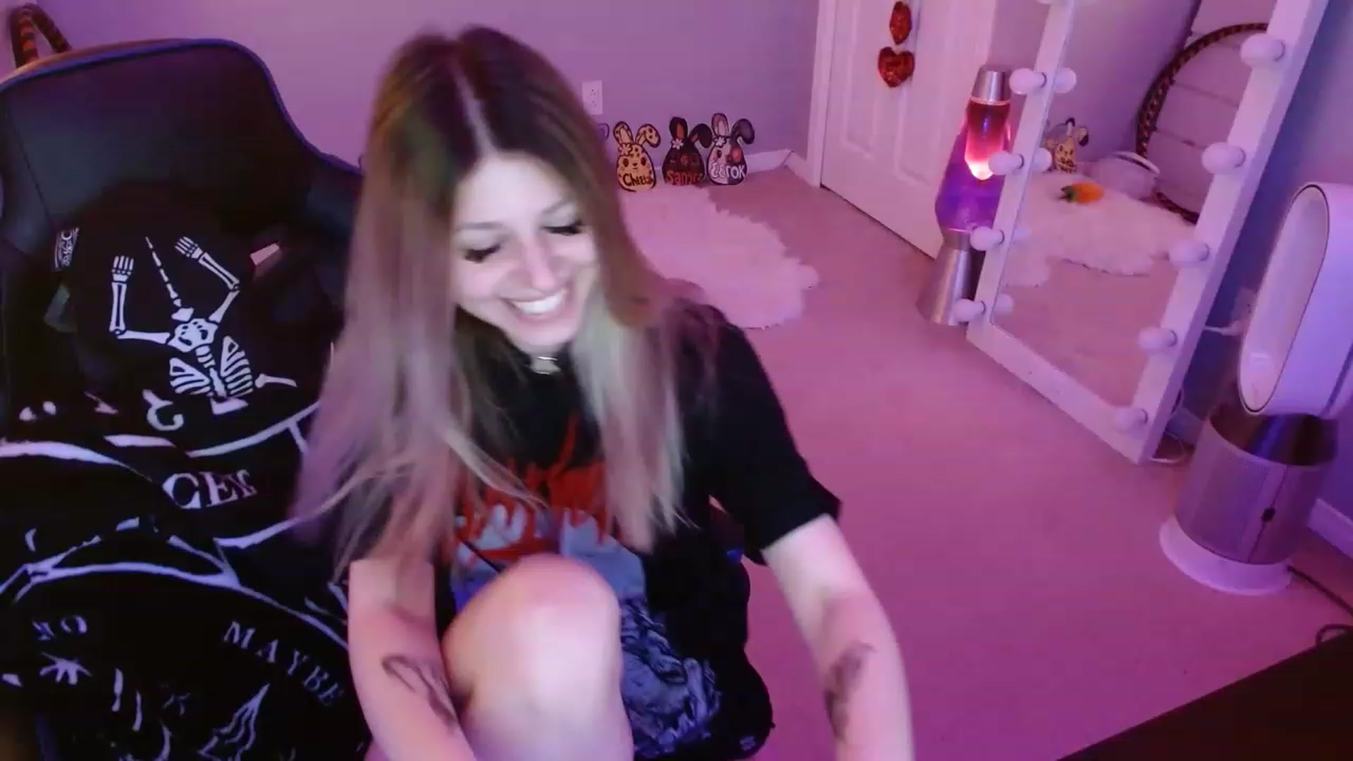 Gallery image thumbnail from Serafina's myfreecams stream on, 04/19/2023, 07:01 image 16 of 20