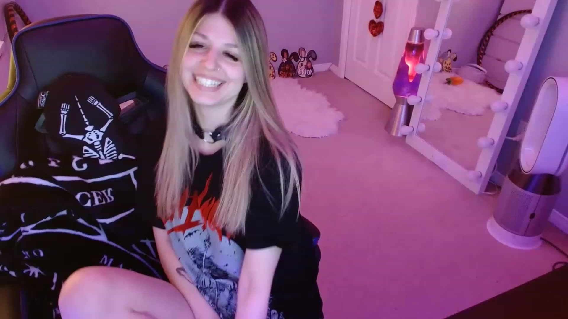 Gallery image thumbnail from Serafina's myfreecams stream on, 04/19/2023, 07:01 image 15 of 20