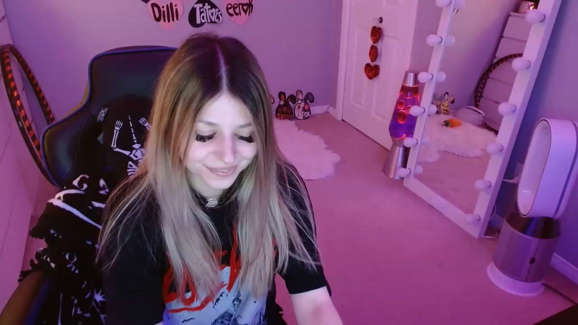 Gallery image thumbnail from Serafina's myfreecams stream on, 04/19/2023, 07:21 image 17 of 20