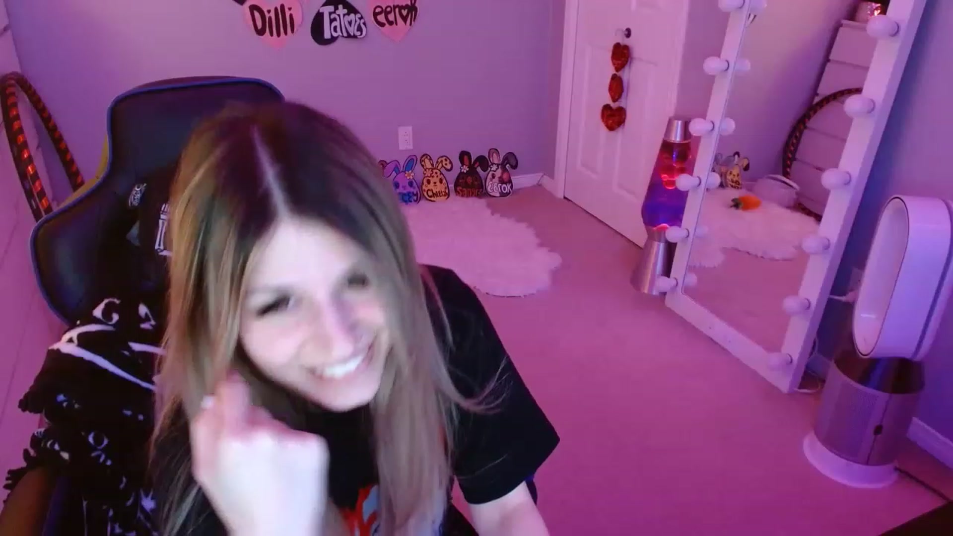 Gallery image thumbnail from Serafina's myfreecams stream on, 04/19/2023, 07:21 image 18 of 20