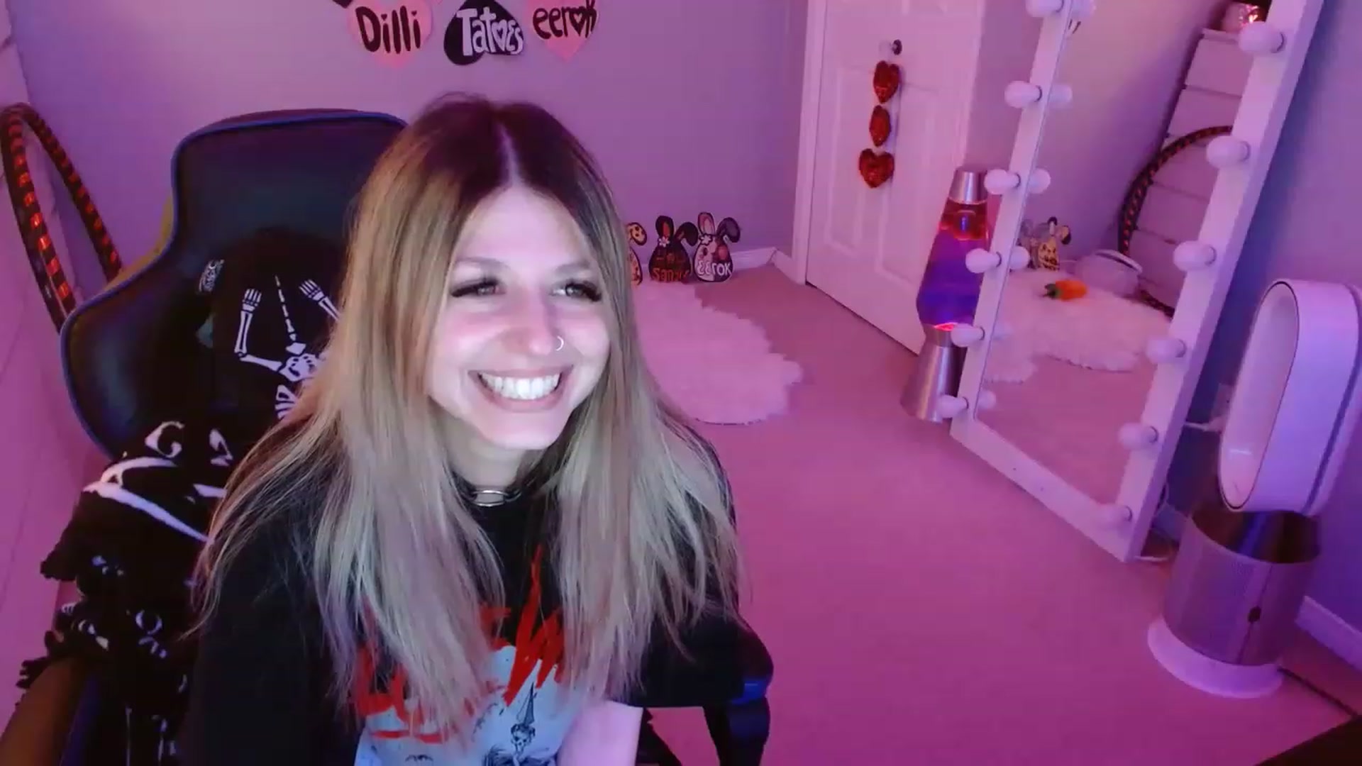 Gallery image thumbnail from Serafina's myfreecams stream on, 04/19/2023, 07:21 image 16 of 20