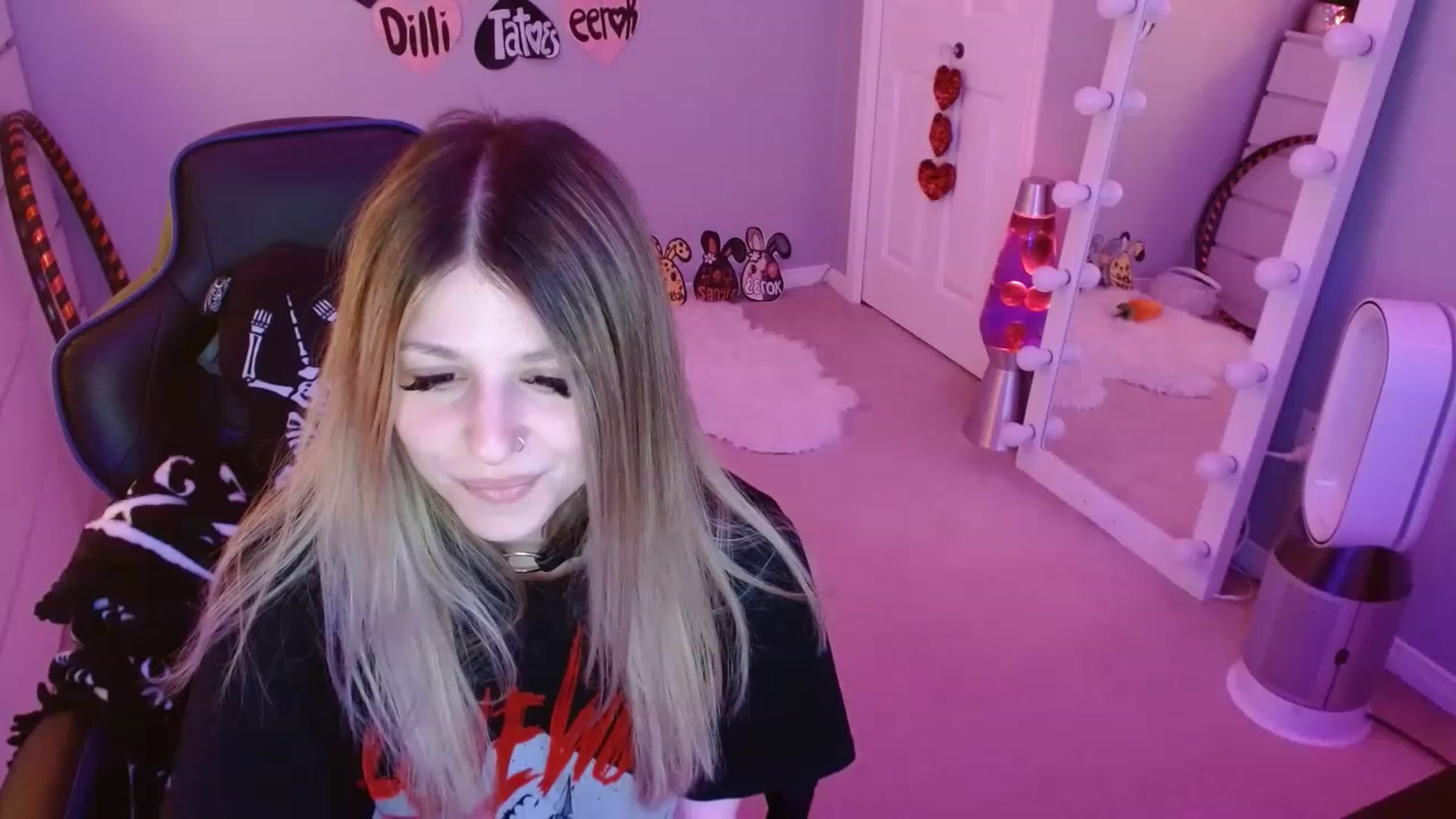 Gallery image thumbnail from Serafina's myfreecams stream on, 04/19/2023, 07:21 image 15 of 20