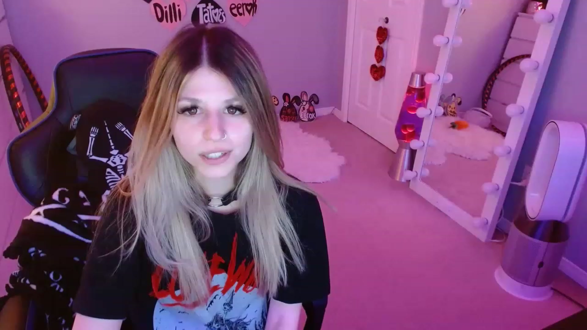 Gallery image thumbnail from Serafina's myfreecams stream on, 04/19/2023, 07:21 image 12 of 20