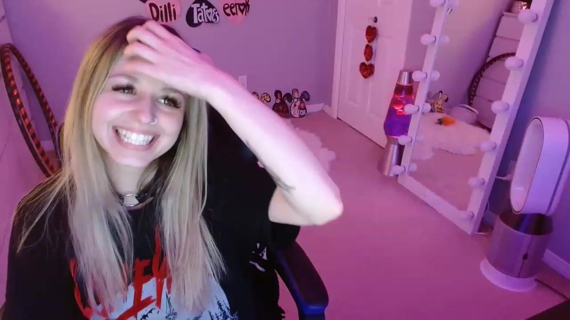 Gallery image thumbnail from Serafina's myfreecams stream on, 04/19/2023, 07:21 image 20 of 20