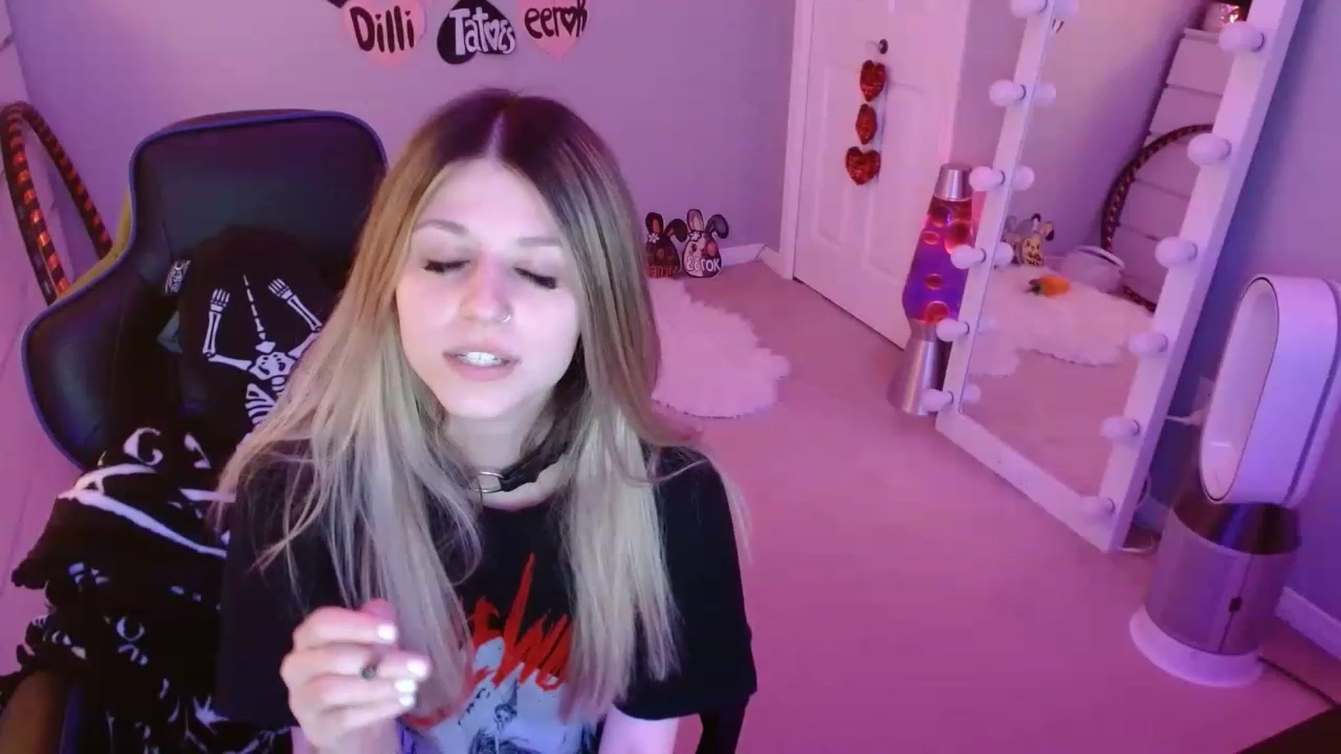 Gallery image thumbnail from Serafina's myfreecams stream on, 04/19/2023, 07:21 image 13 of 20