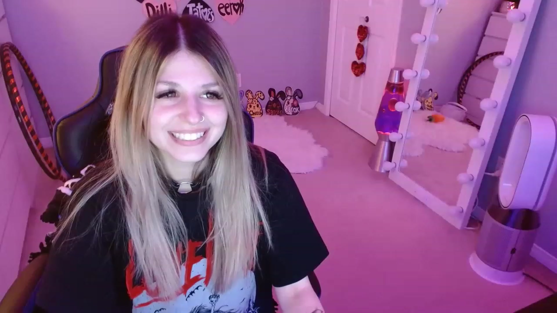 Gallery image thumbnail from Serafina's myfreecams stream on, 04/19/2023, 07:21 image 19 of 20