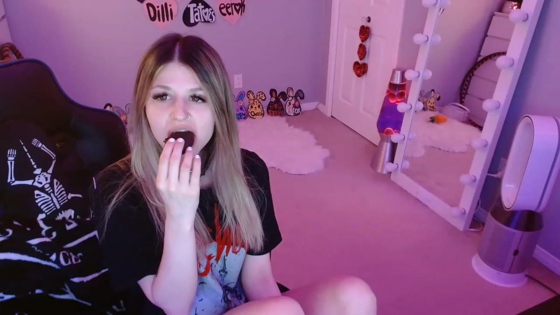 Gallery image thumbnail from Serafina's myfreecams stream on, 04/19/2023, 07:21 image 5 of 20
