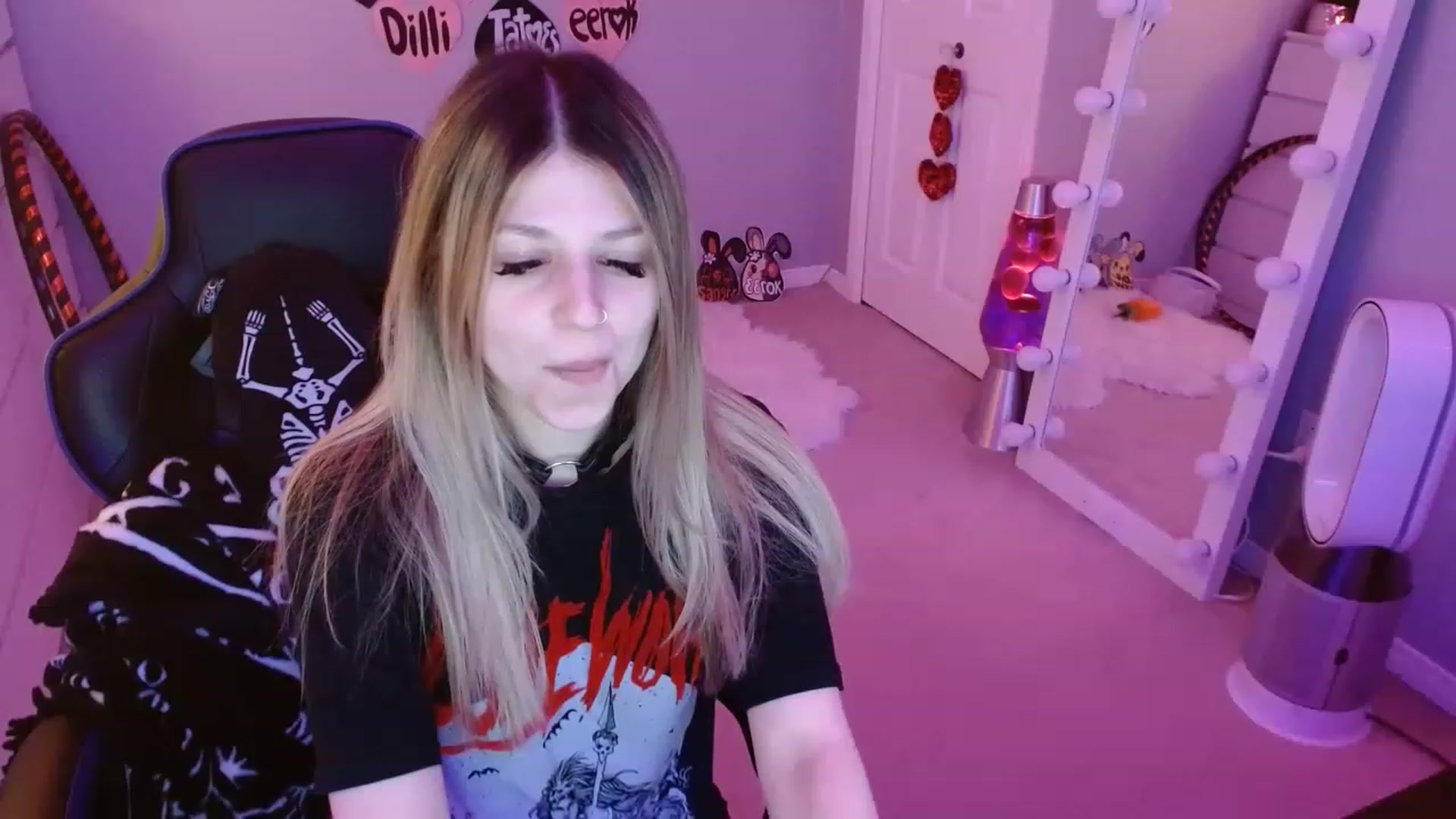 Gallery image thumbnail from Serafina's myfreecams stream on, 04/19/2023, 07:21 image 10 of 20