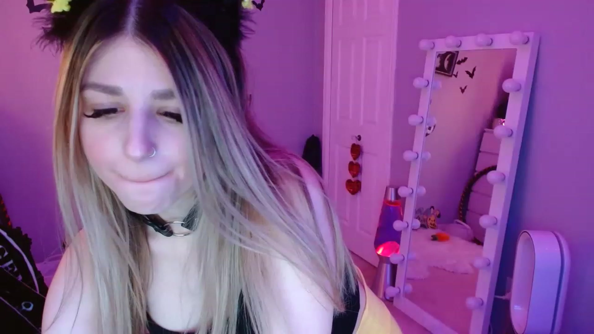 Gallery image thumbnail from Serafina's myfreecams stream on, 04/20/2023, 03:04 image 9 of 20